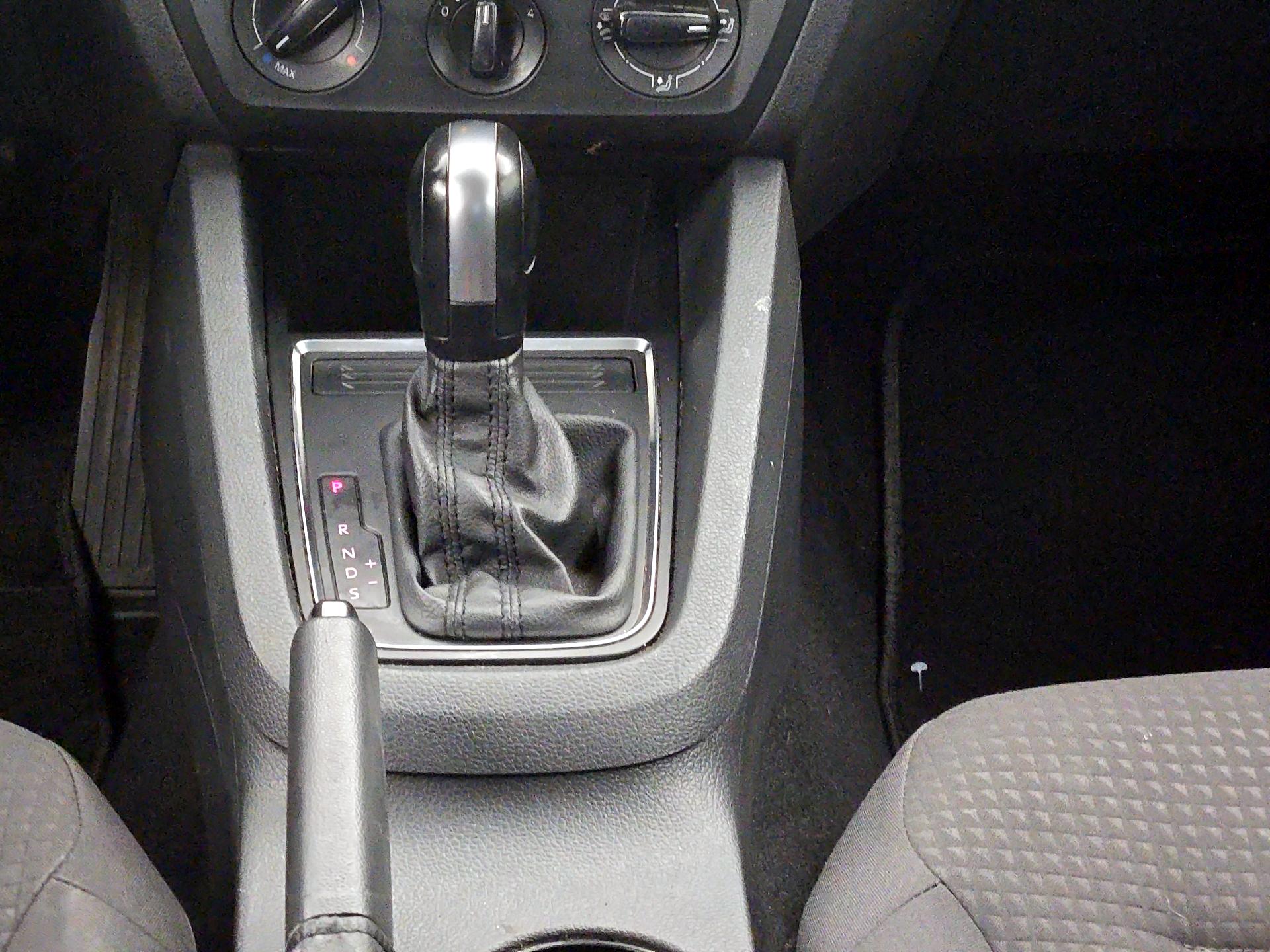 Thumbnail: 2016 Volkswagen Jetta - 16