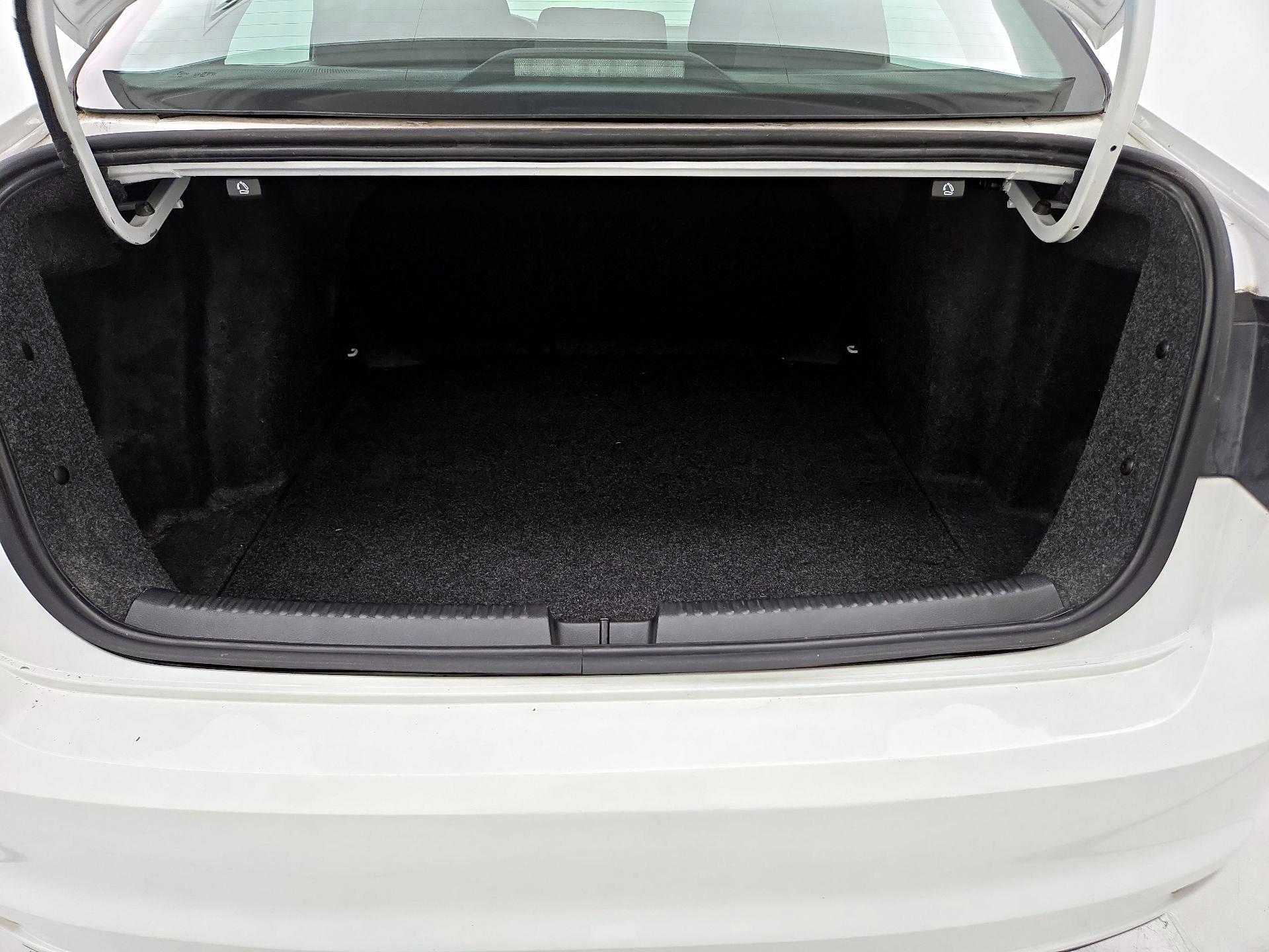 Thumbnail: 2016 Volkswagen Jetta - 19