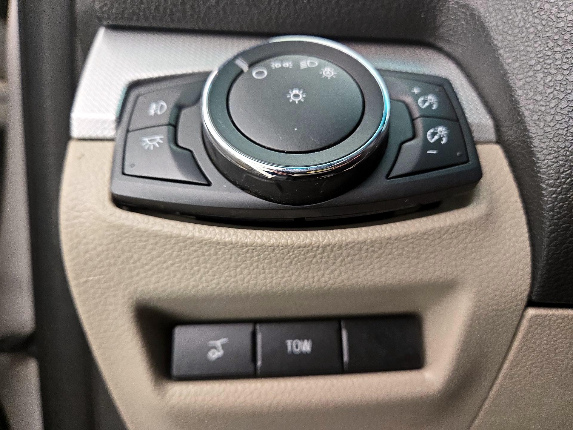 Thumbnail: 2014 Ford Explorer - 13