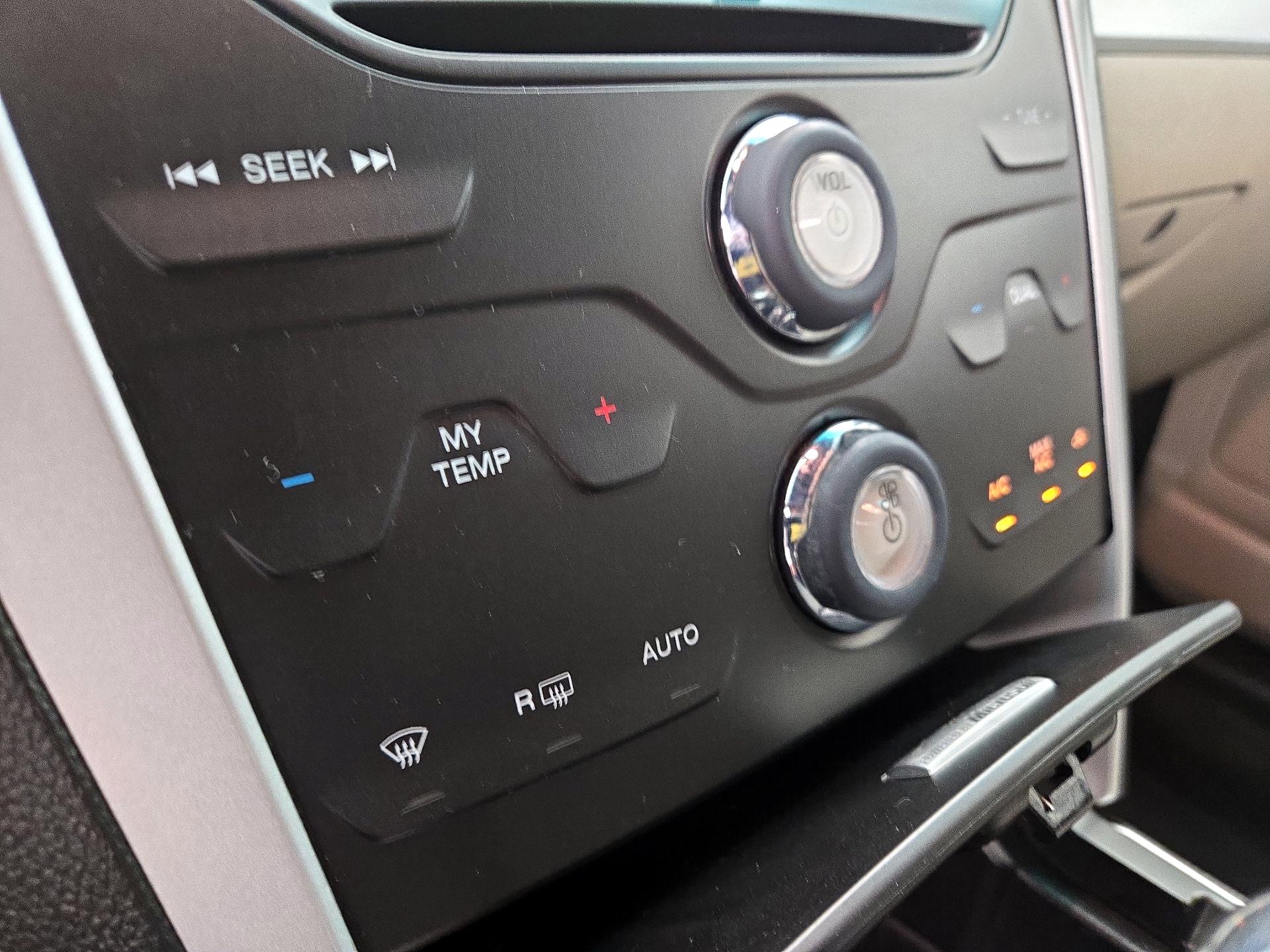 Thumbnail: 2014 Ford Explorer - 17