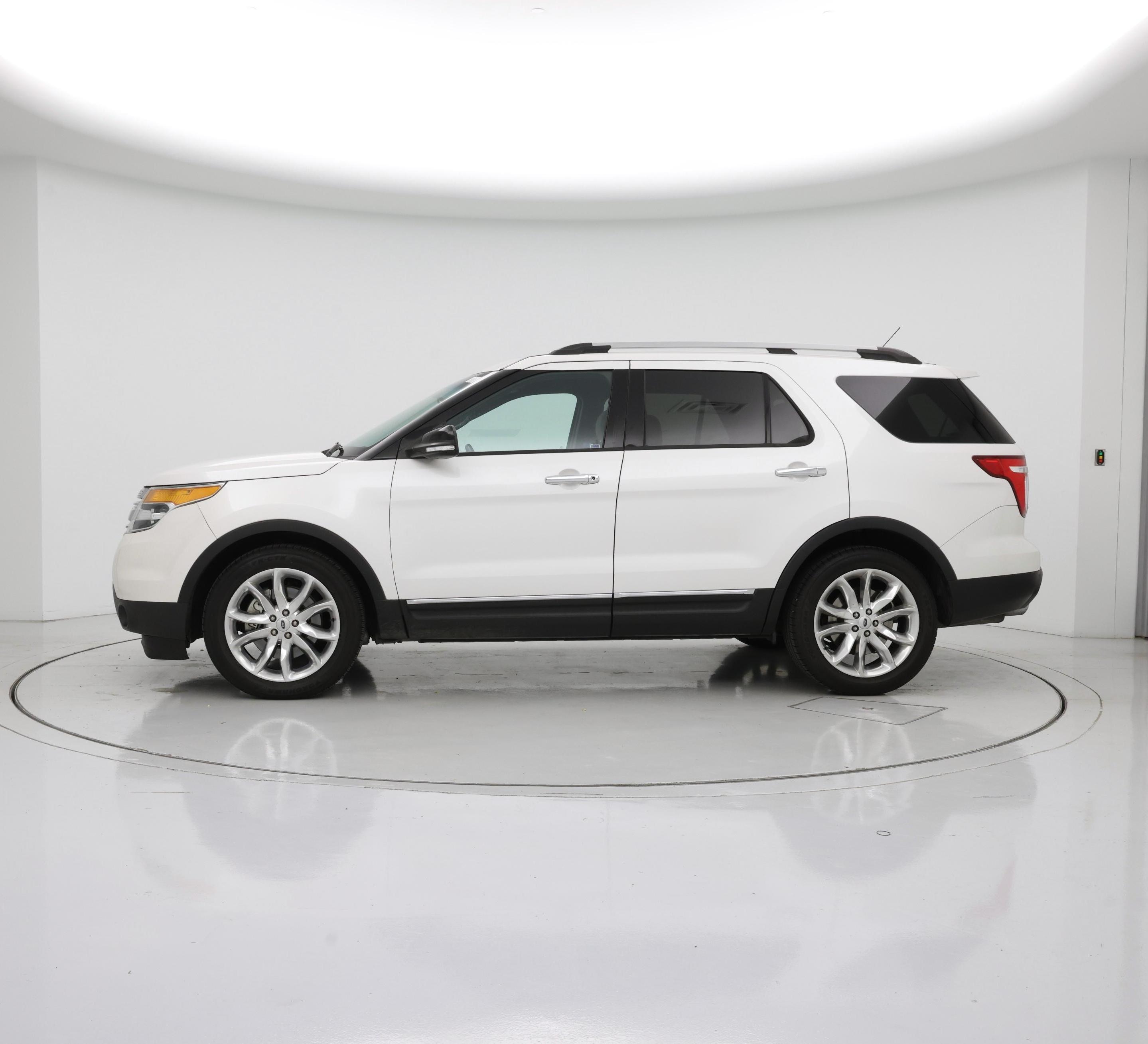 Thumbnail: 2014 Ford Explorer - 3