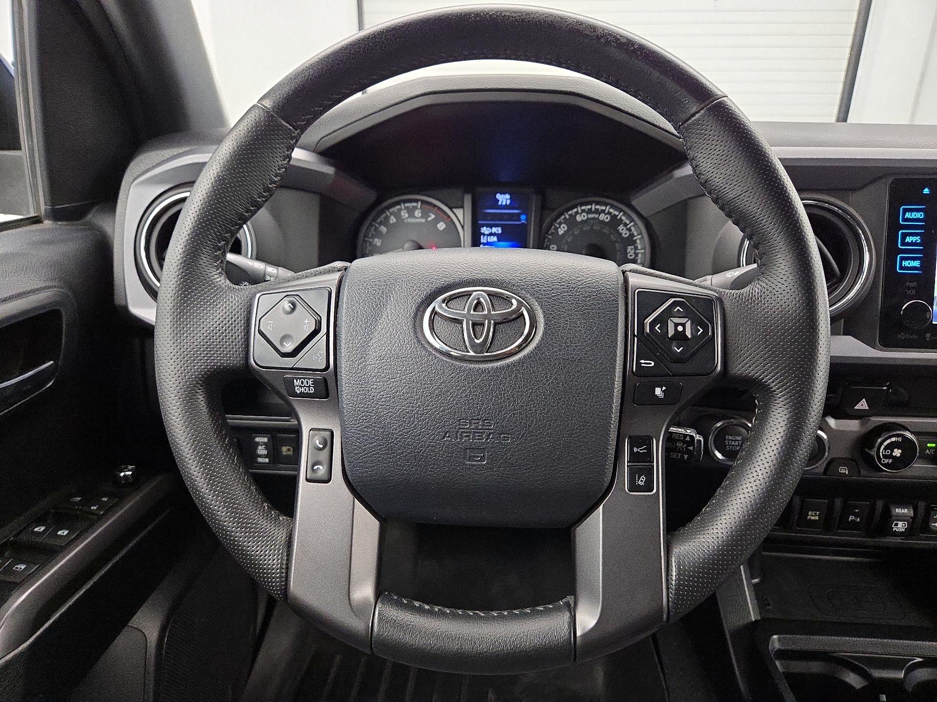 Thumbnail: 2018 Toyota Tacoma - 10