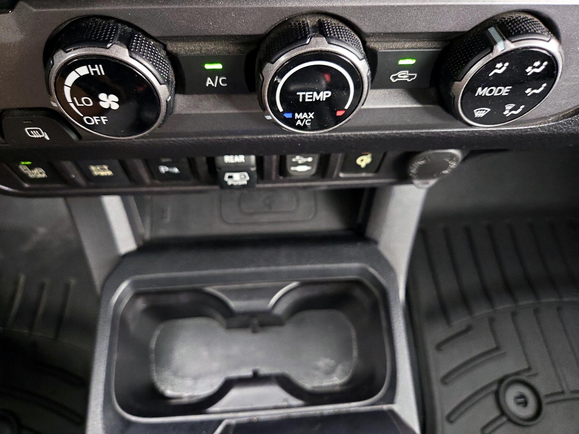Thumbnail: 2018 Toyota Tacoma - 17