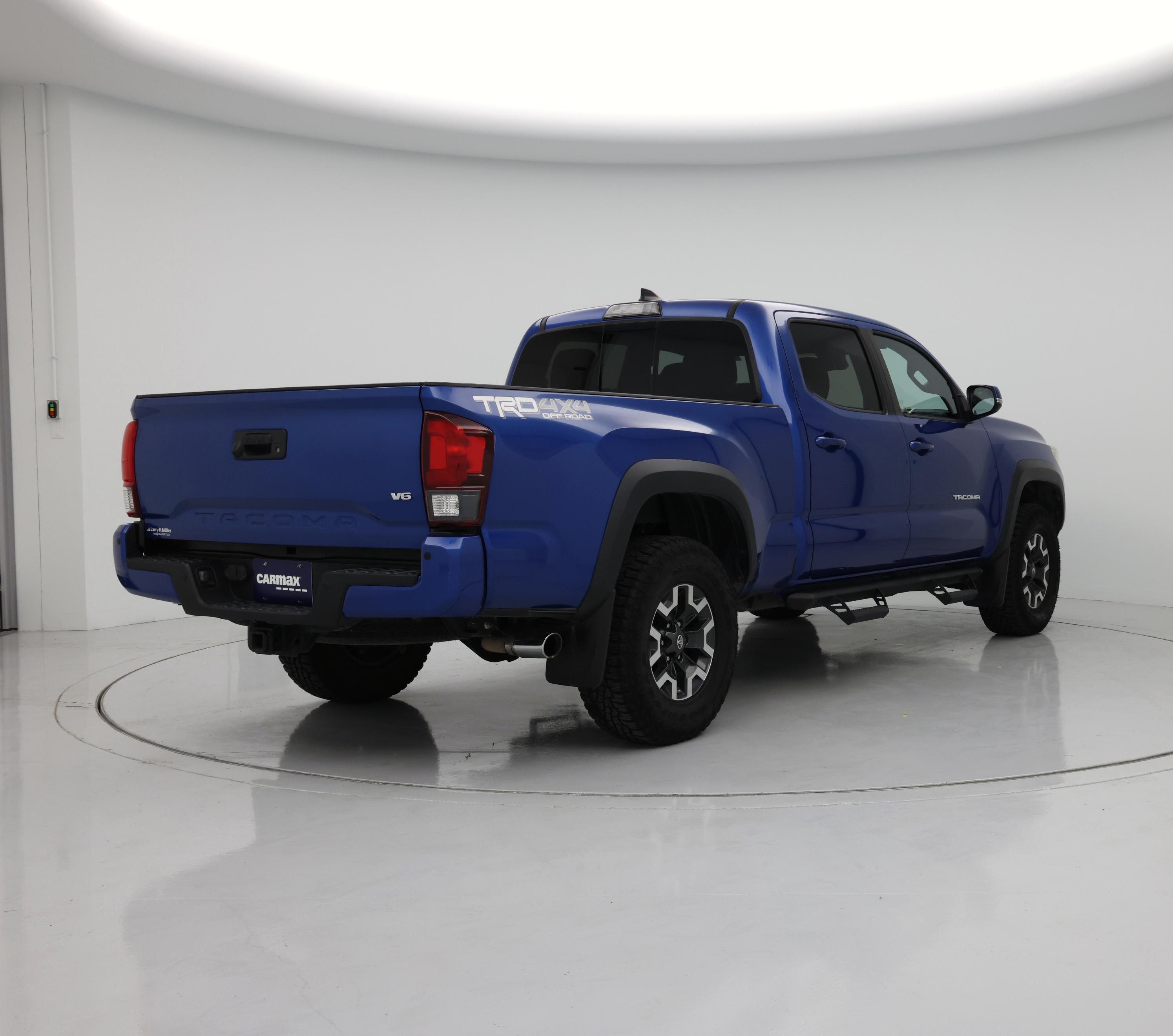Thumbnail: 2018 Toyota Tacoma - 8