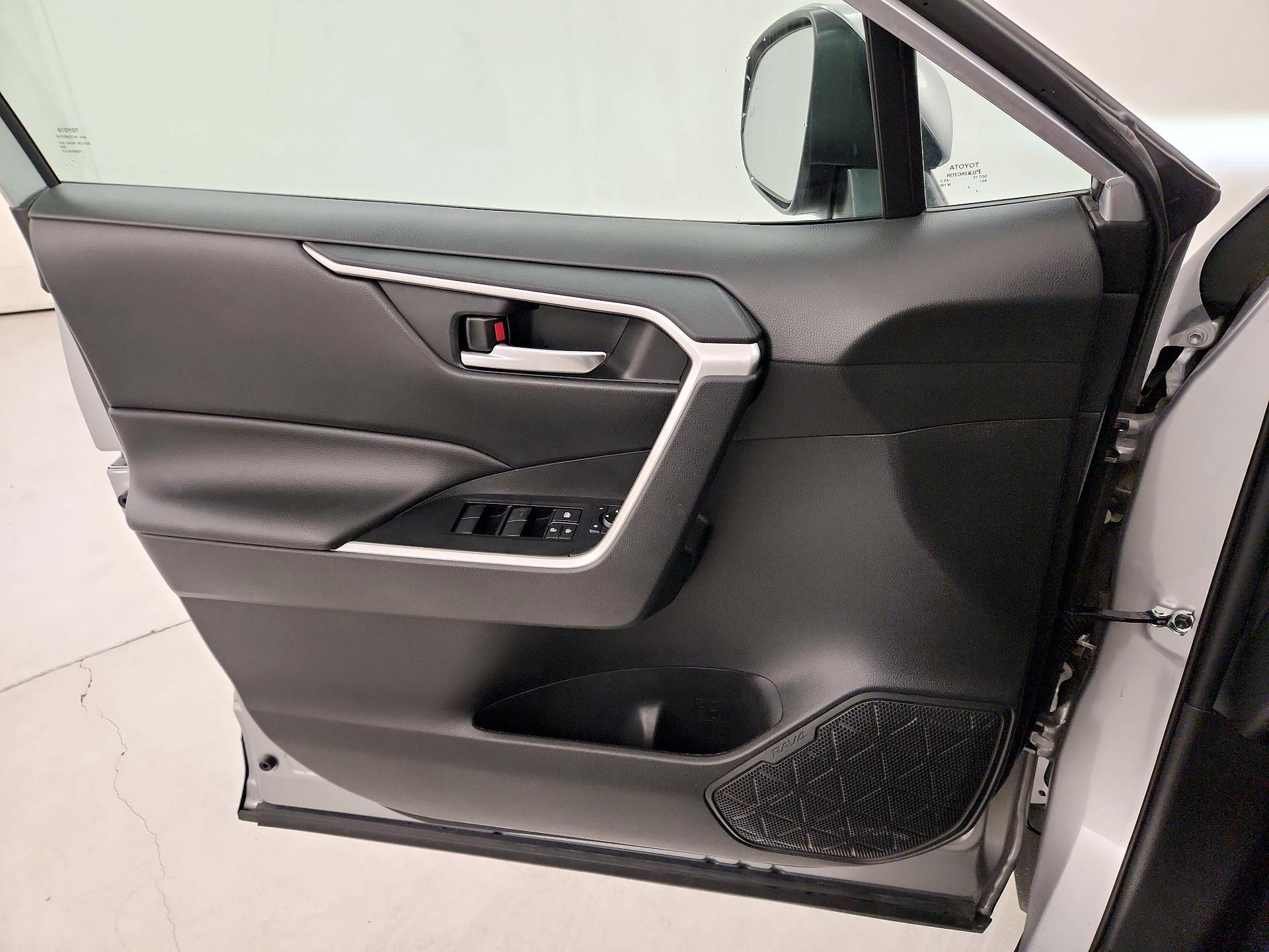 Thumbnail: 2021 Toyota RAV4 - 12