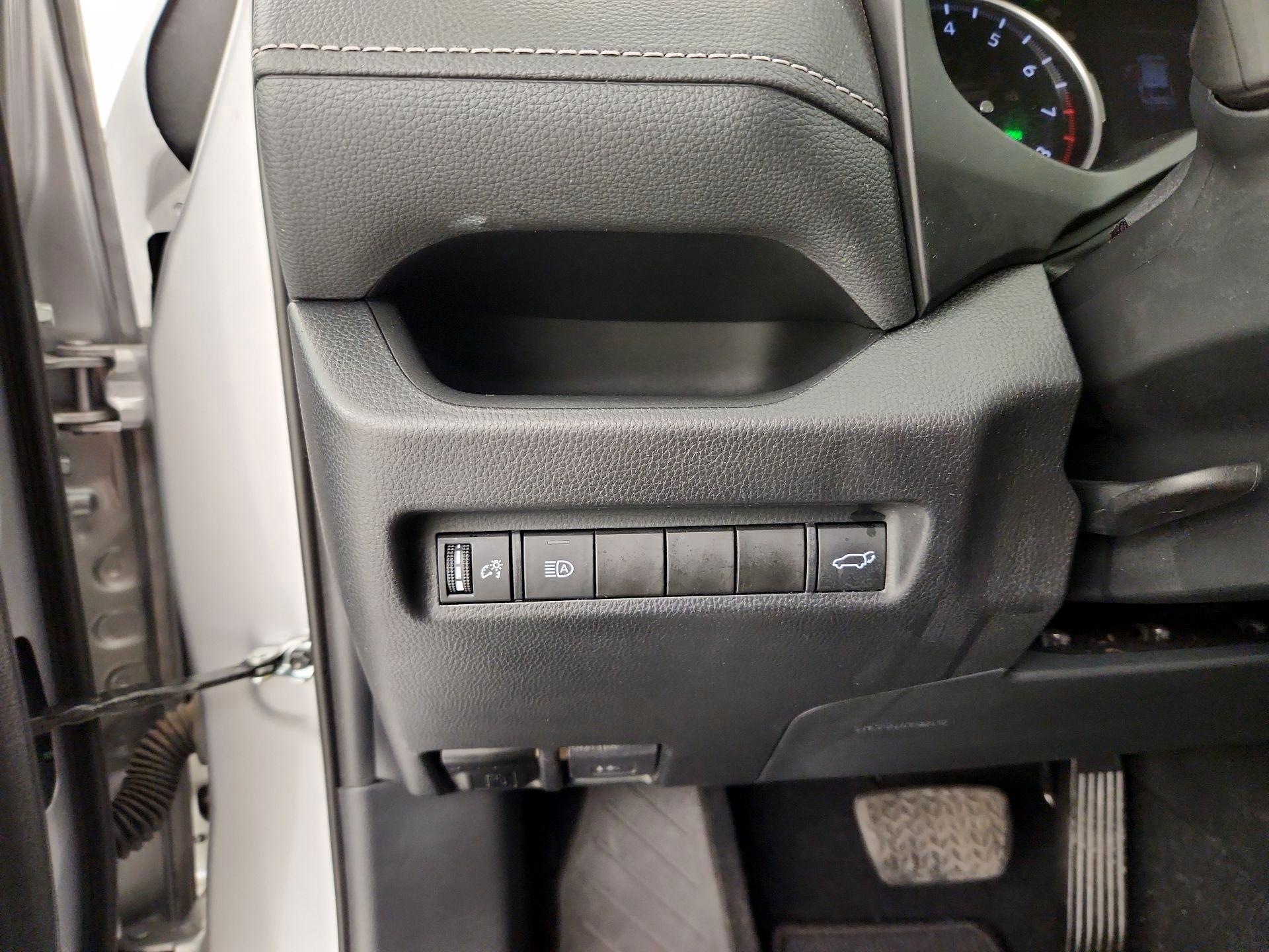 Thumbnail: 2021 Toyota RAV4 - 13