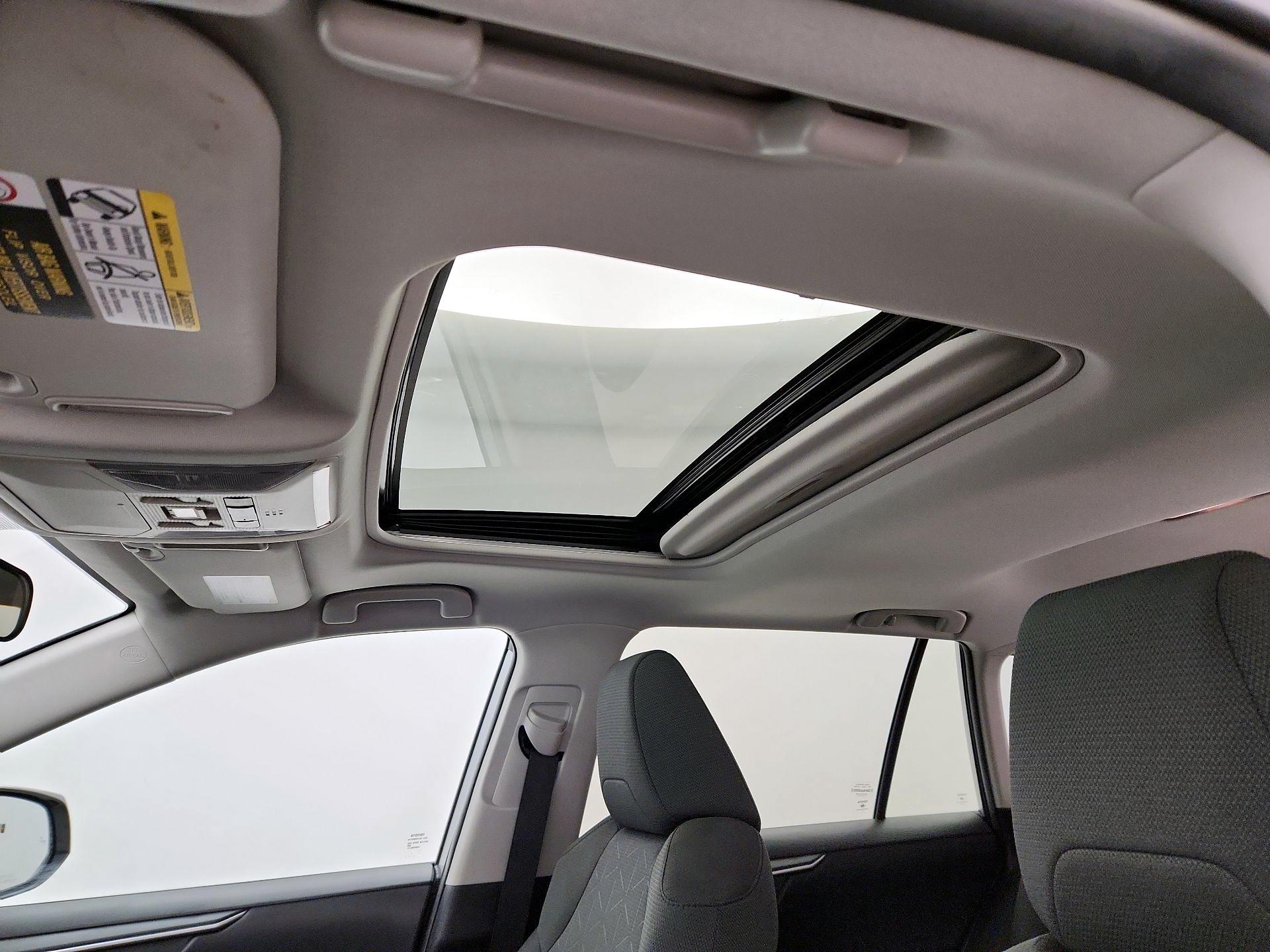 Thumbnail: 2021 Toyota RAV4 - 19