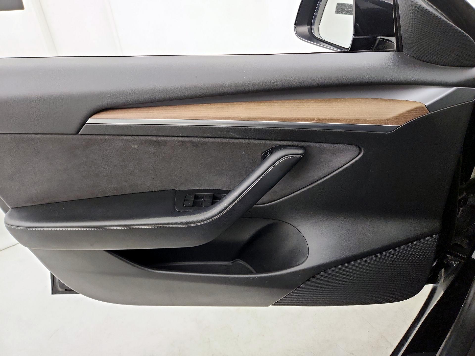 Thumbnail: 2022 Tesla Model 3 - 12