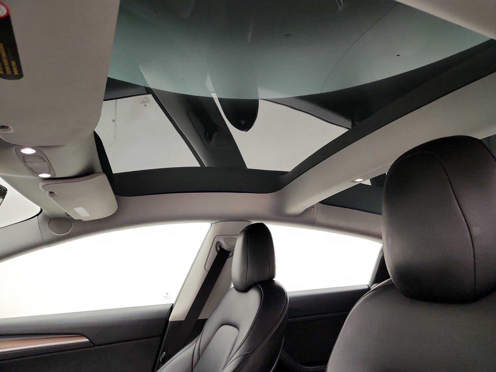 Thumbnail: 2022 Tesla Model 3 - 17