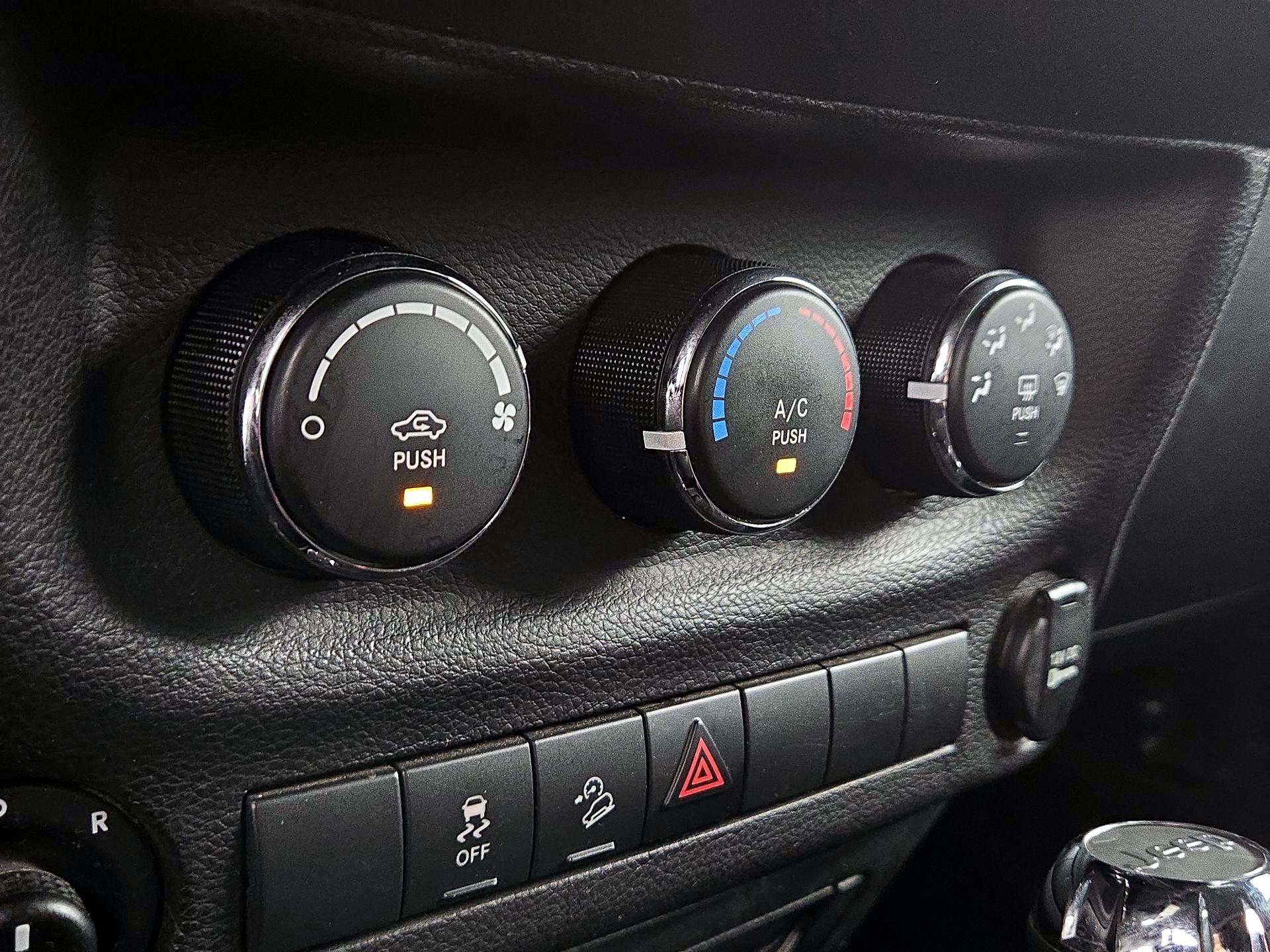 Thumbnail: 2017 Jeep Wrangler - 14