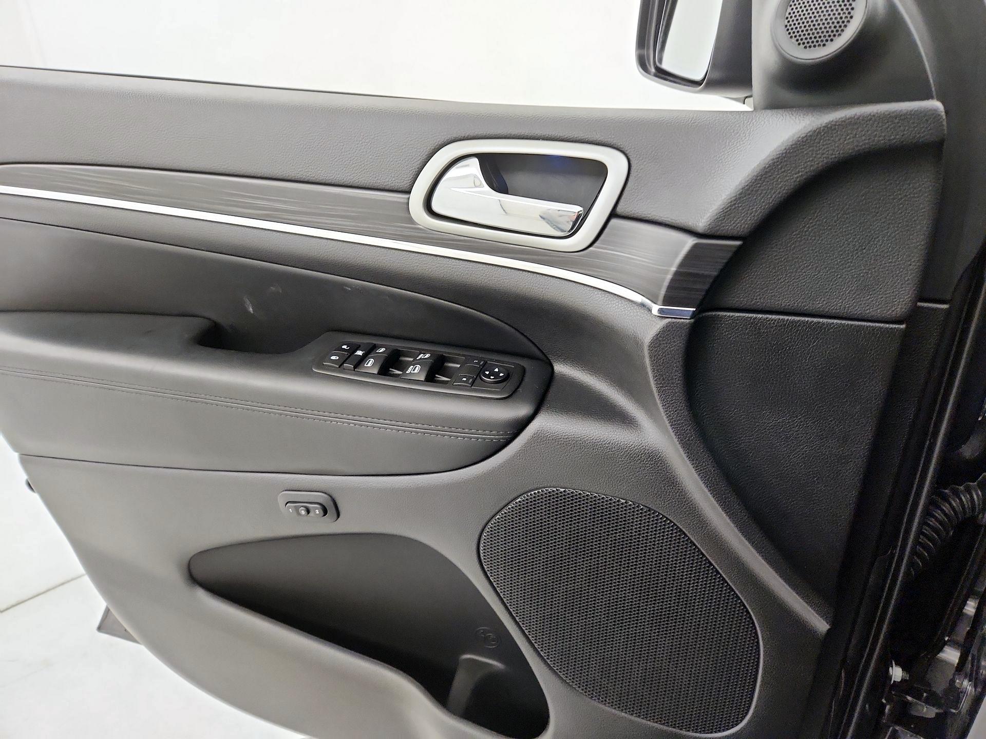 Thumbnail: 2021 Jeep Grand Cherokee - 12