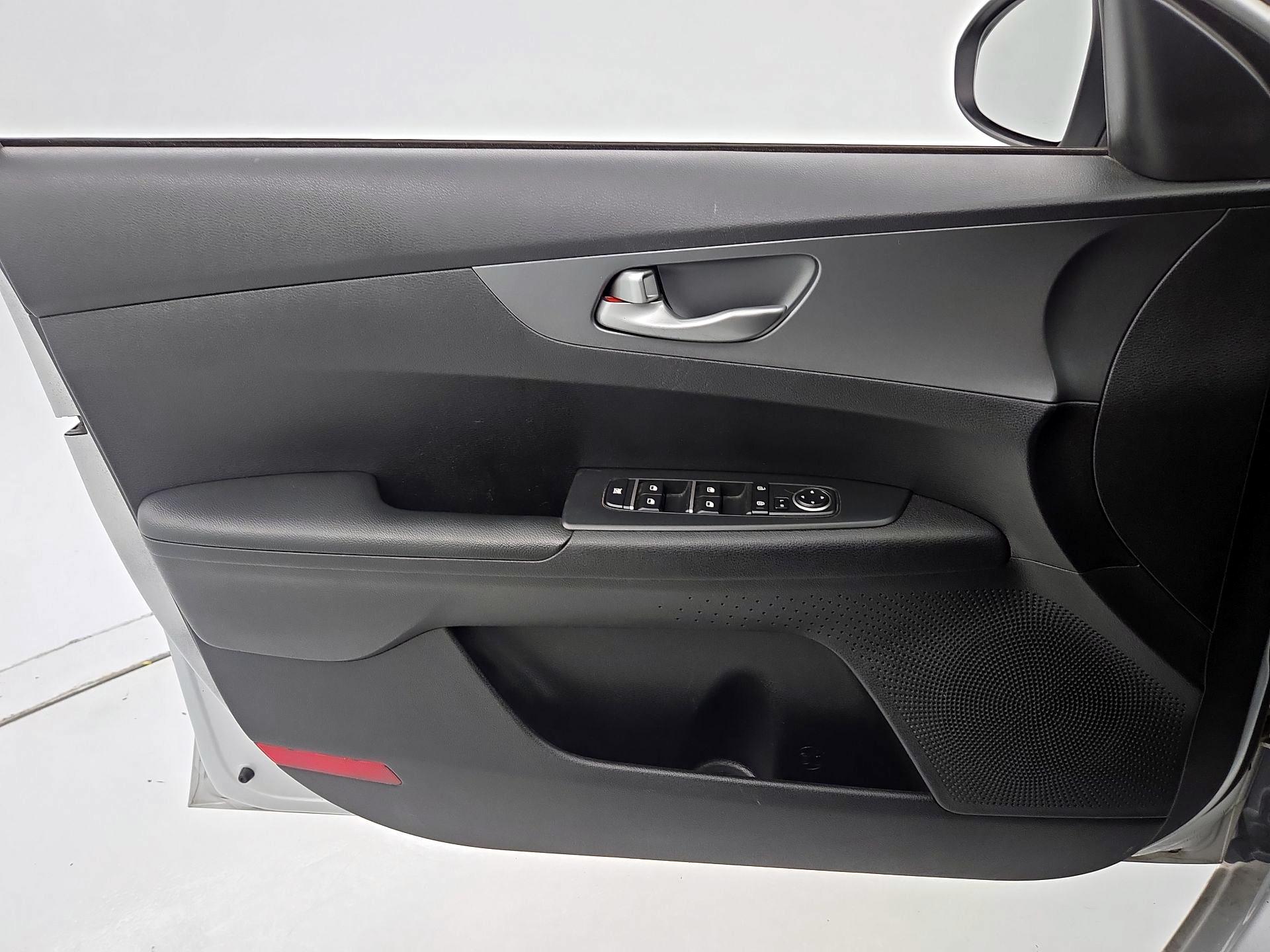 Thumbnail: 2019 Kia Forte - 12