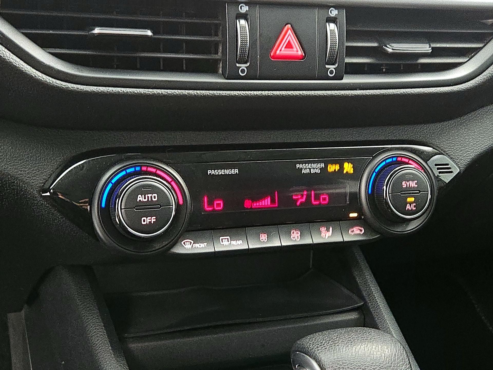 Thumbnail: 2019 Kia Forte - 16