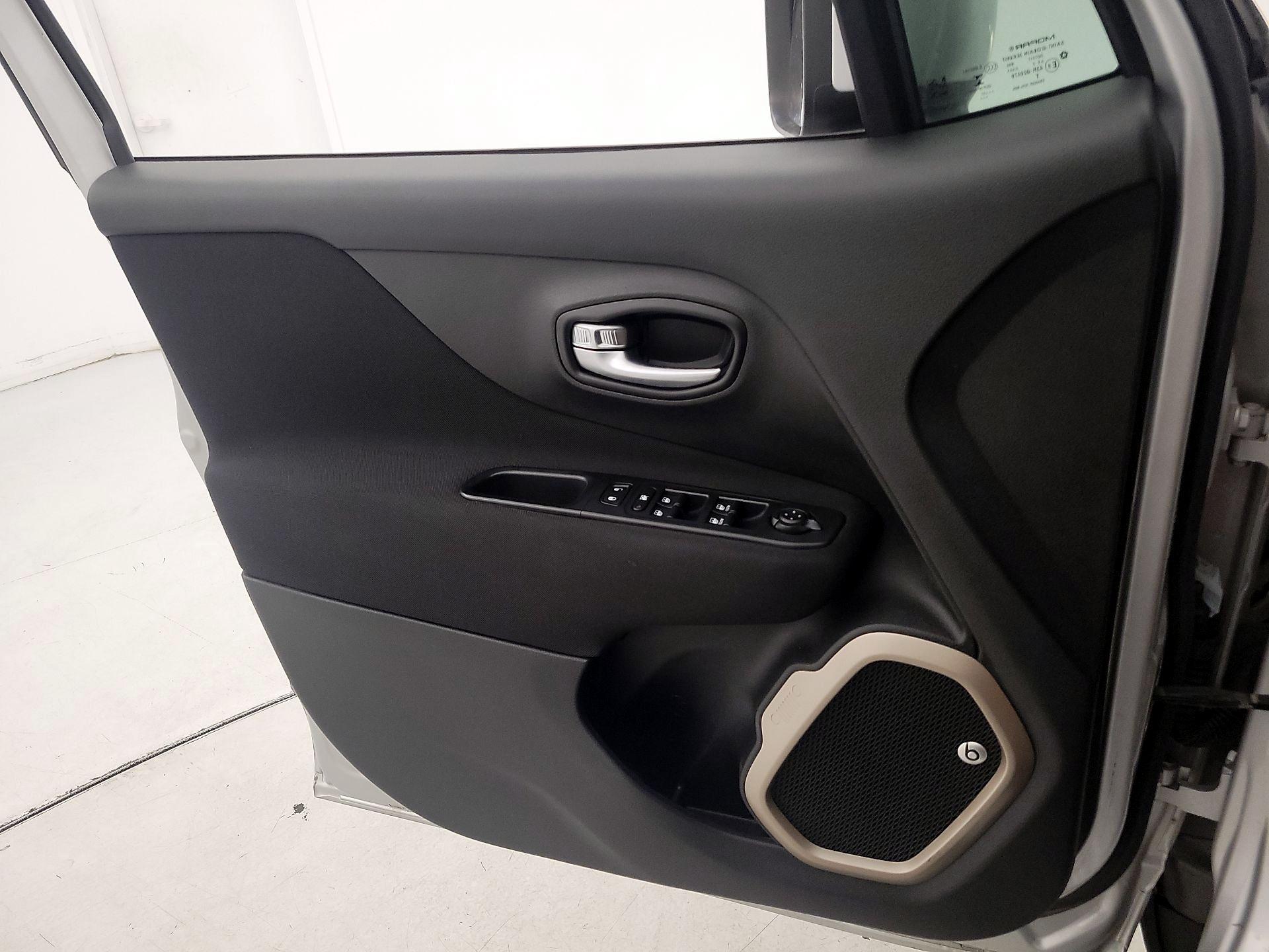 Thumbnail: 2017 Jeep Renegade - 12