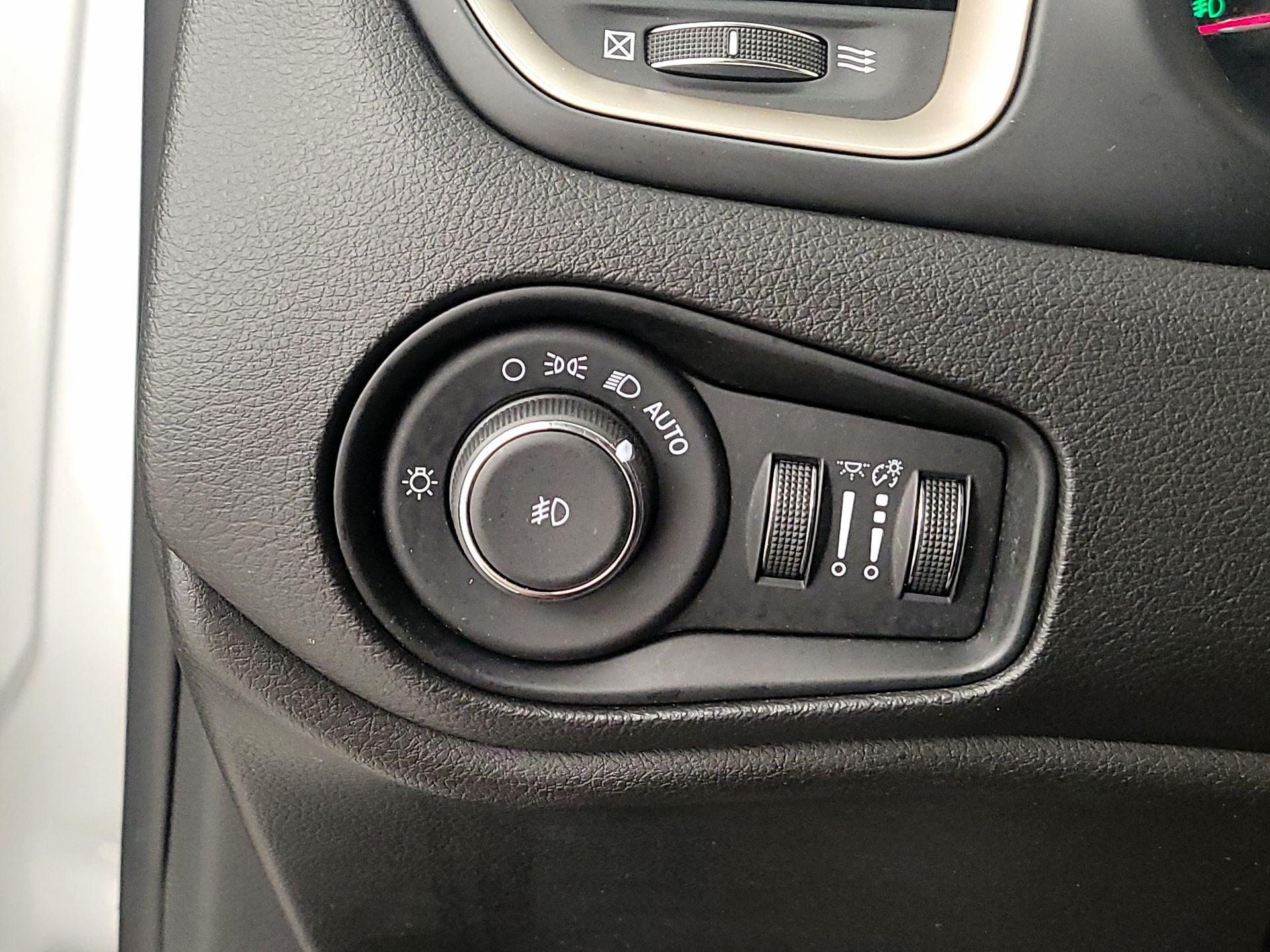Thumbnail: 2017 Jeep Renegade - 13