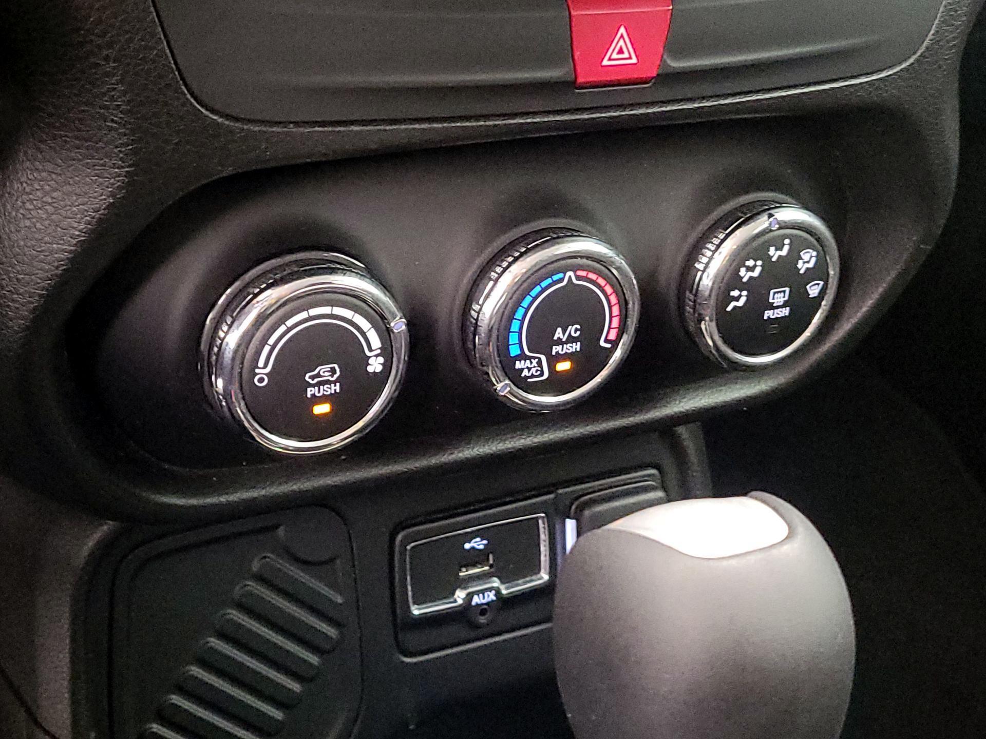 Thumbnail: 2017 Jeep Renegade - 16