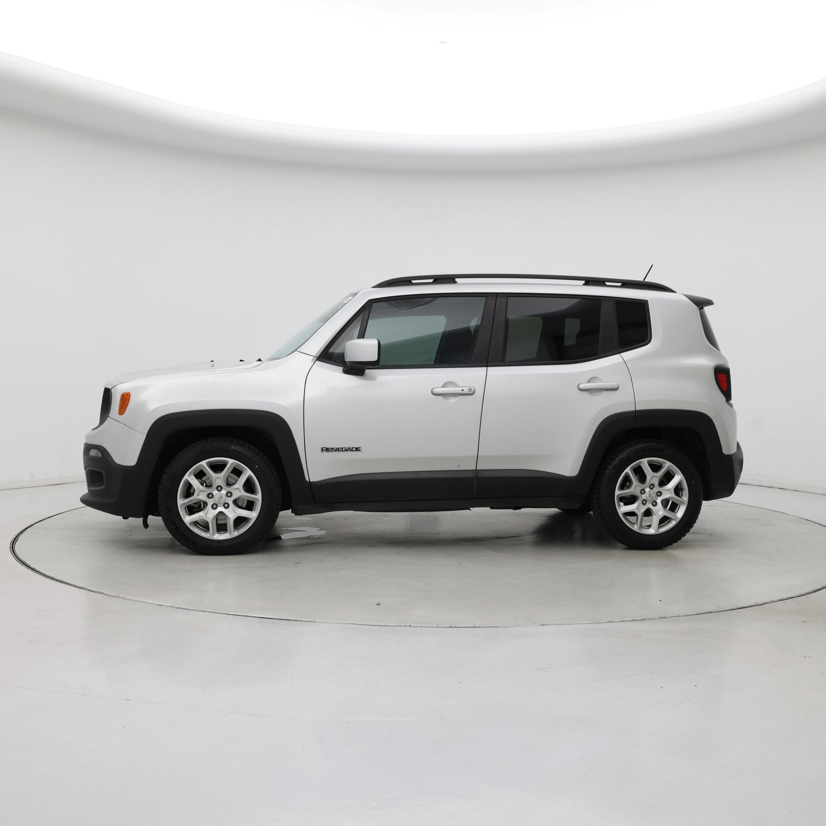 Thumbnail: 2017 Jeep Renegade - 3