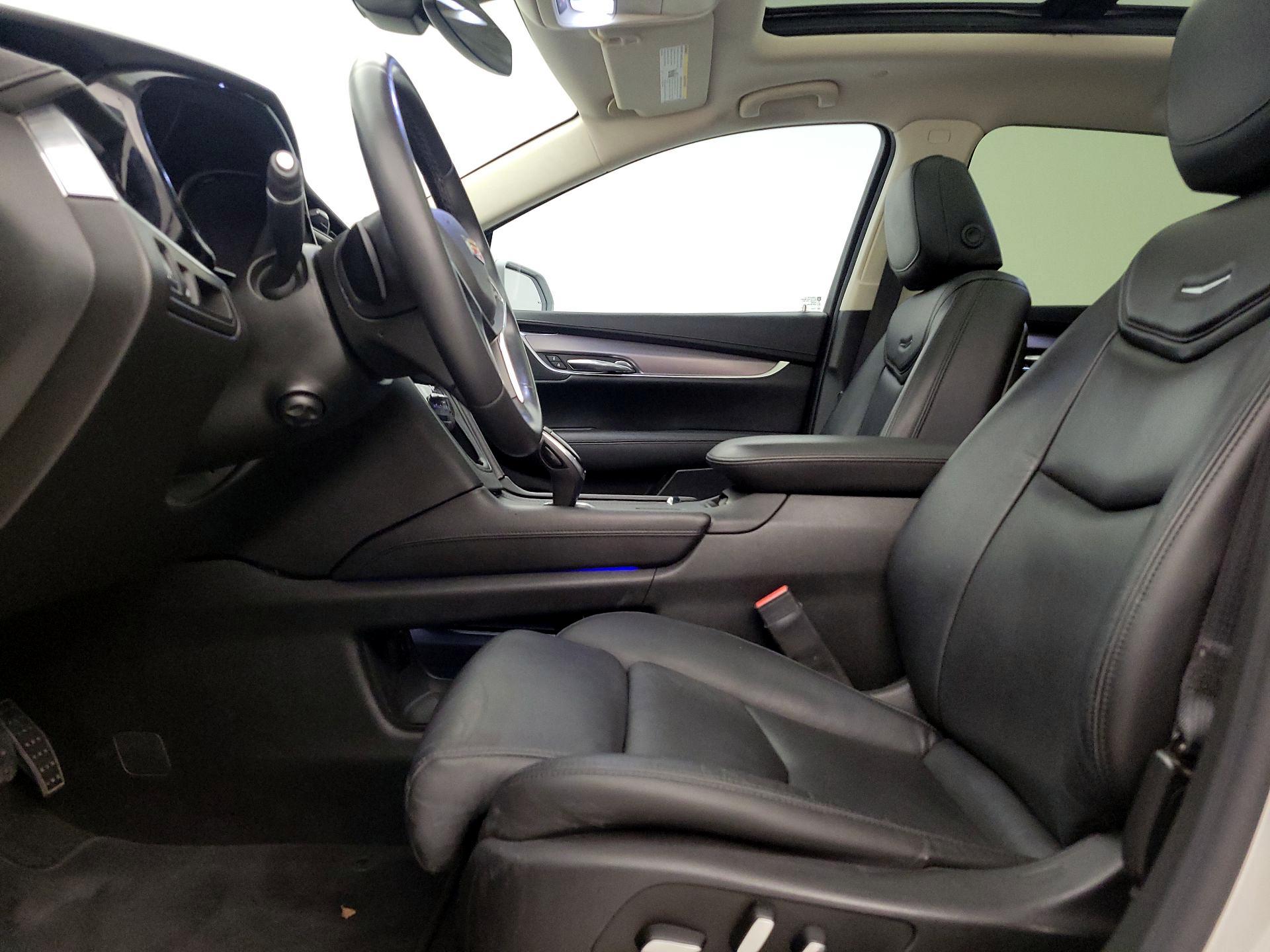 Thumbnail: 2017 Cadillac XT5 - 11