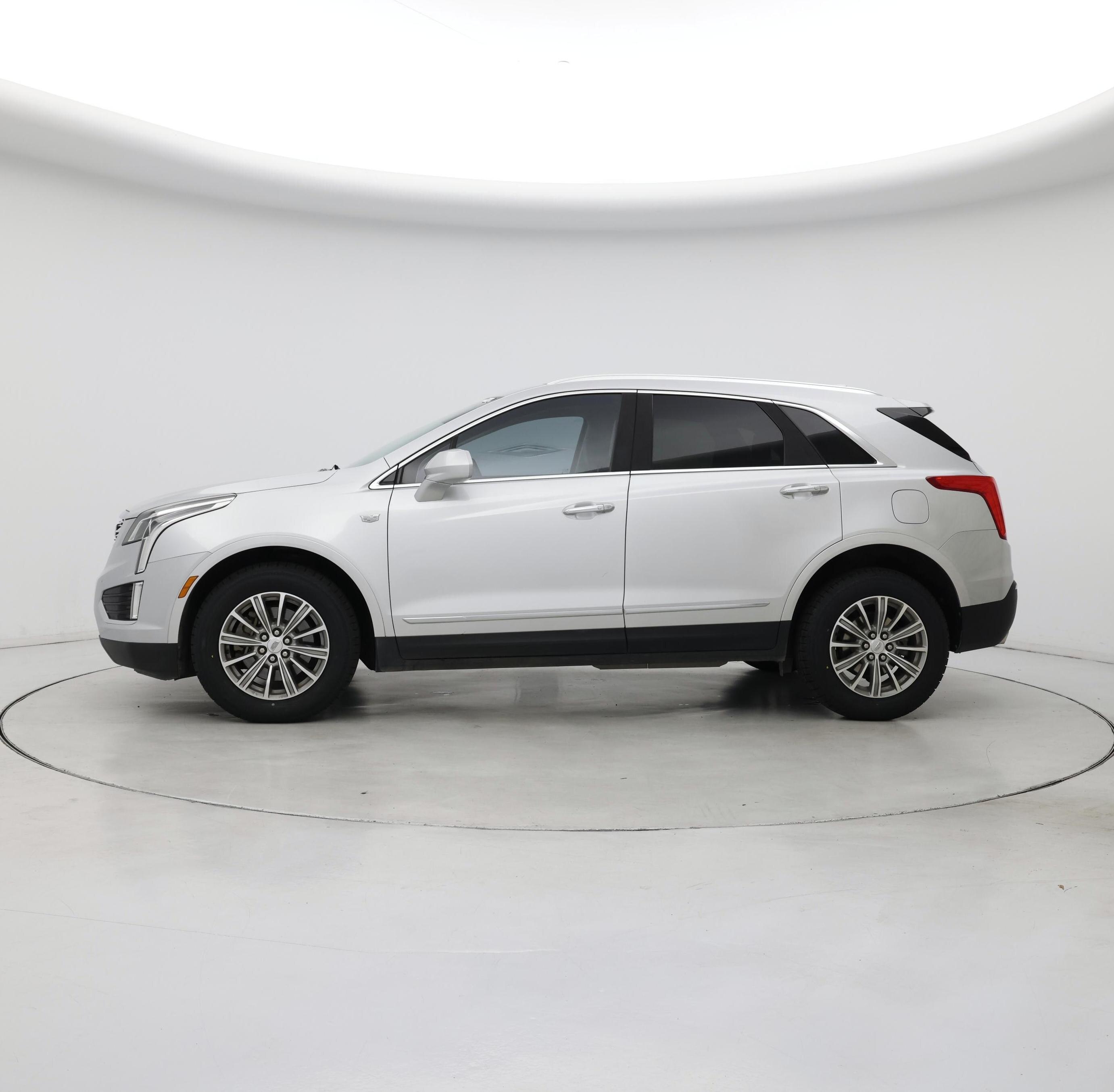 Thumbnail: 2017 Cadillac XT5 - 3