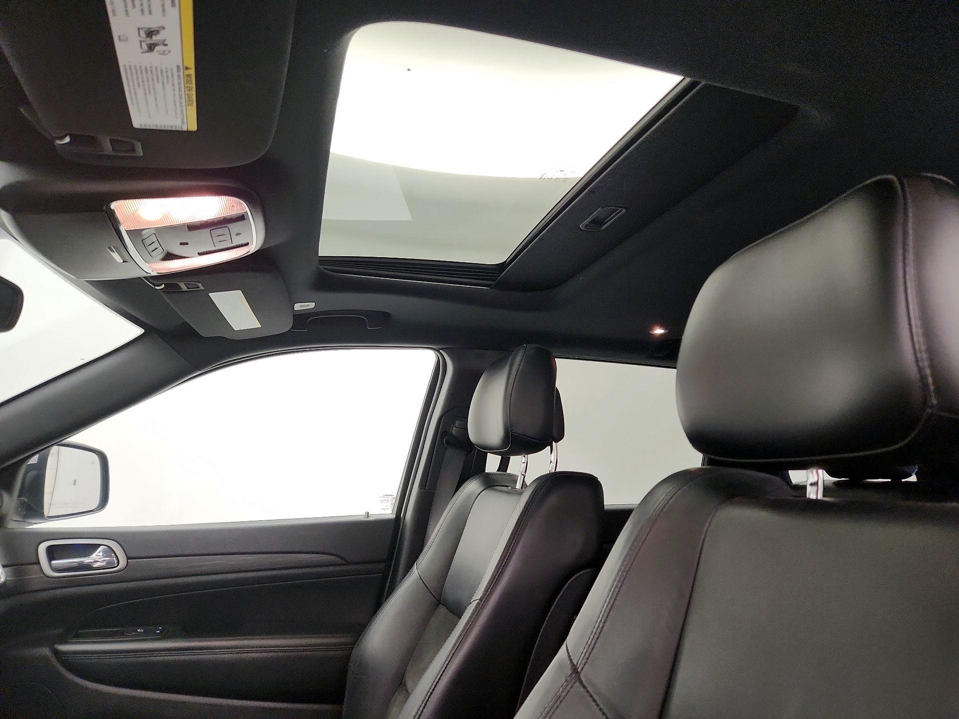 Thumbnail: 2020 Jeep Grand Cherokee - 17