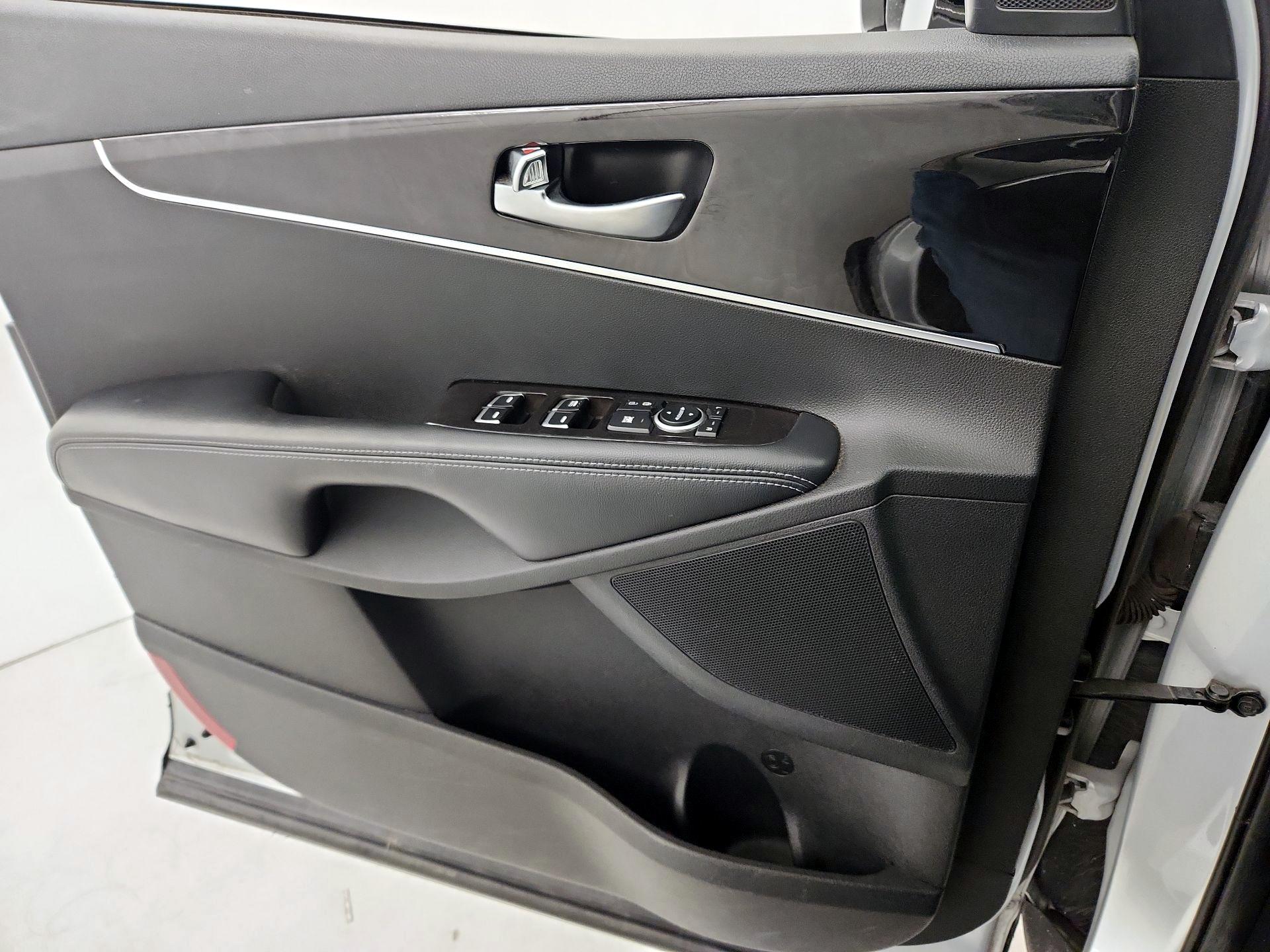 Thumbnail: 2018 Kia Sorento - 12