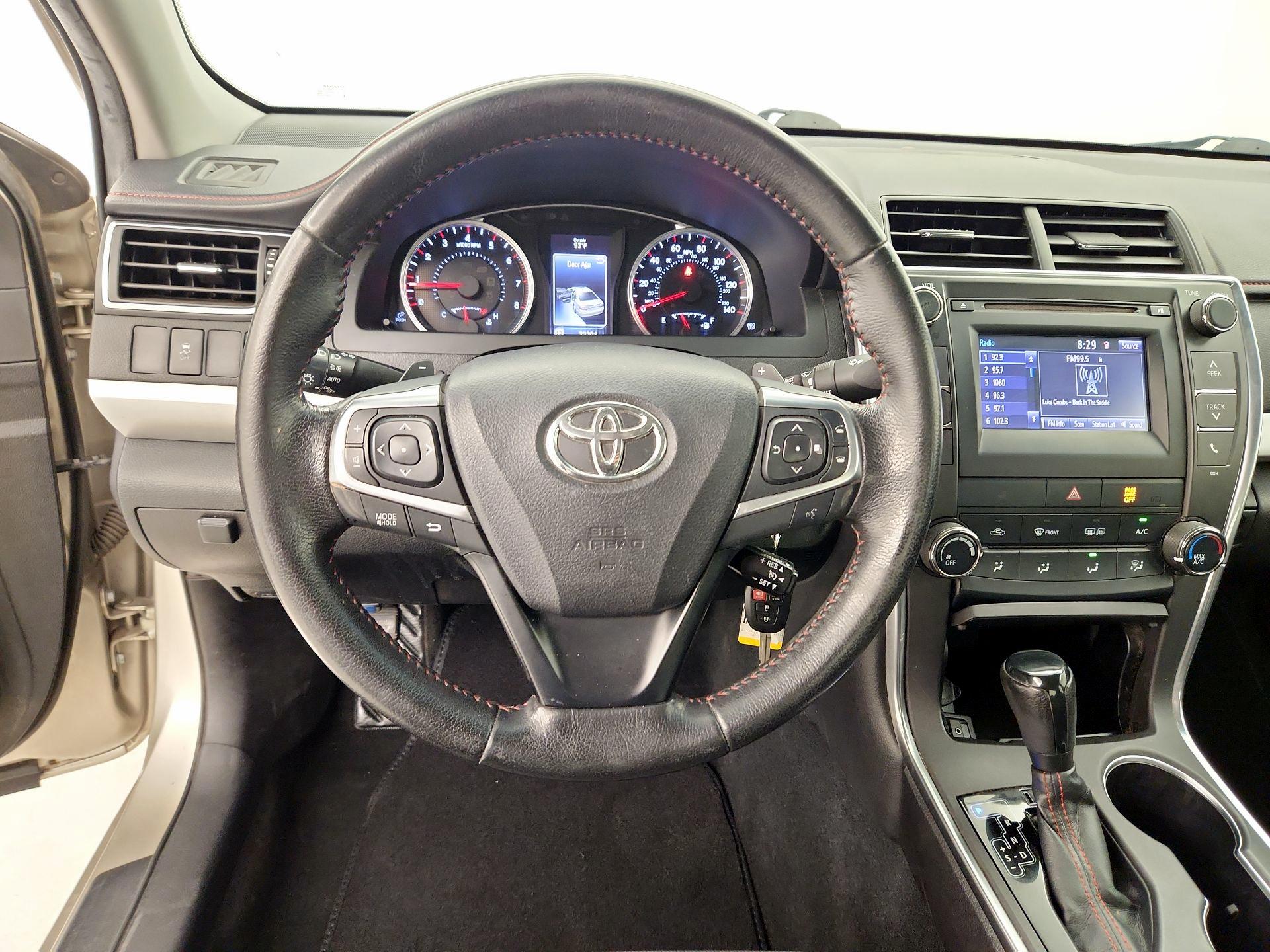 Thumbnail: 2016 Toyota Camry - 10