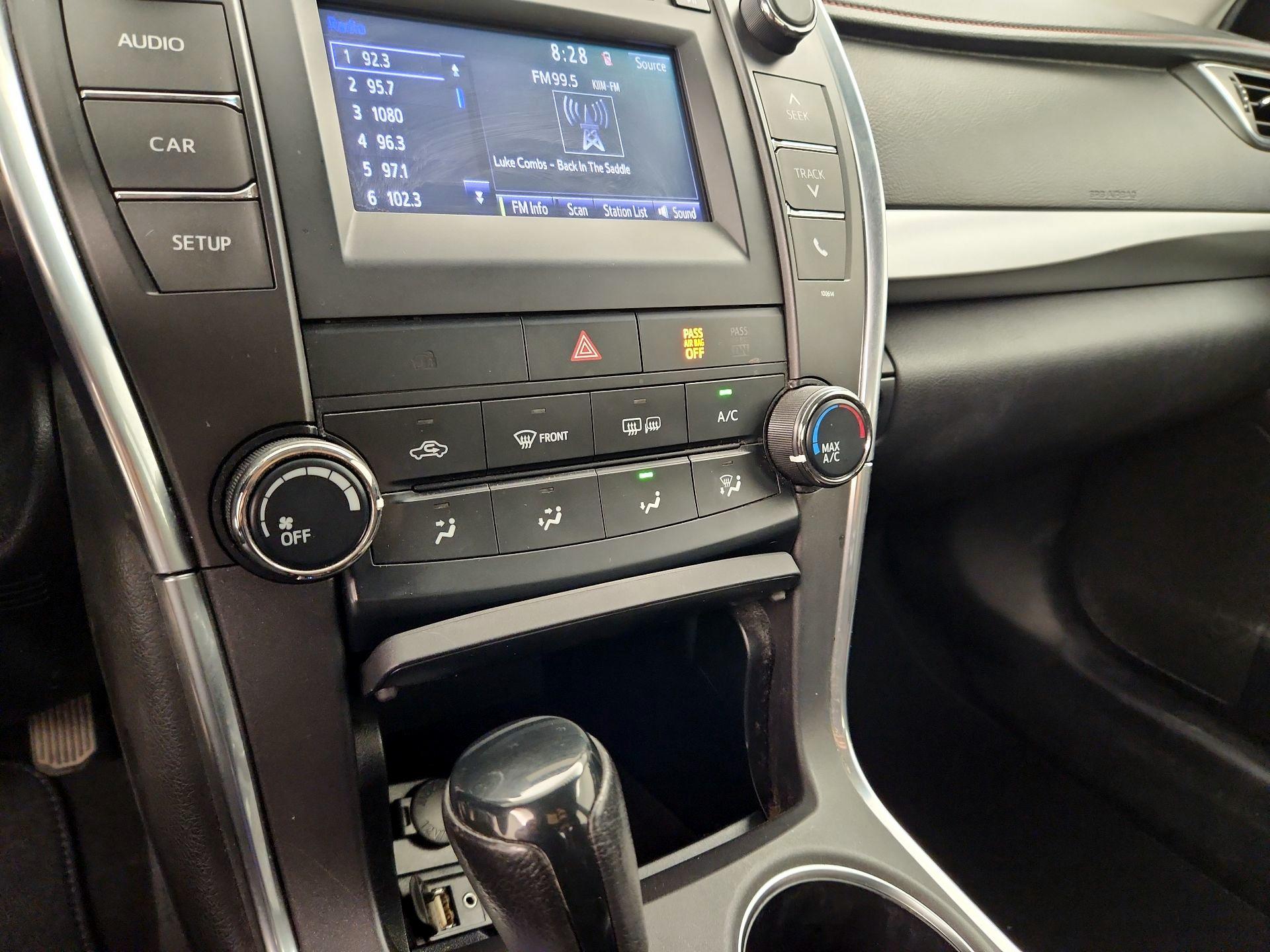 Thumbnail: 2016 Toyota Camry - 16