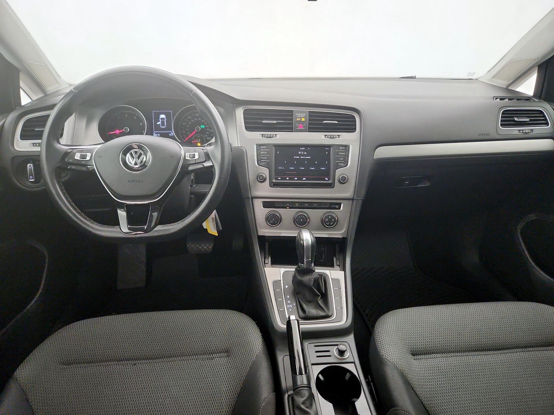 Thumbnail: 2016 Volkswagen Golf - 9