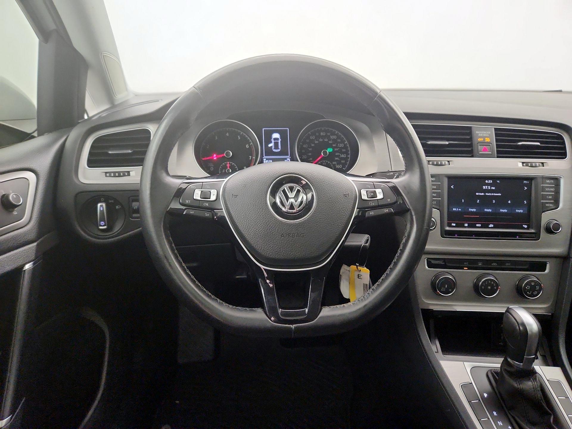 Thumbnail: 2016 Volkswagen Golf - 10