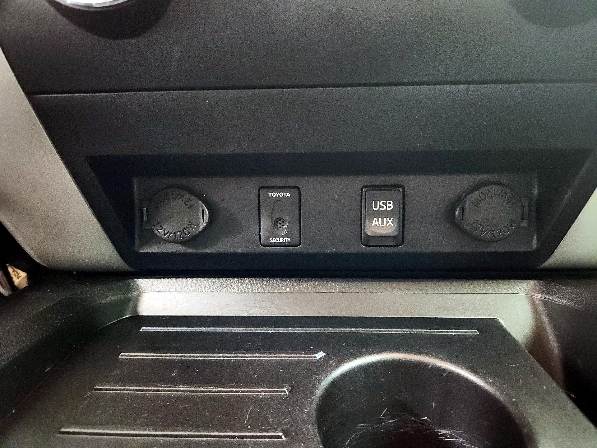 Thumbnail: 2015 Toyota Tundra - 18