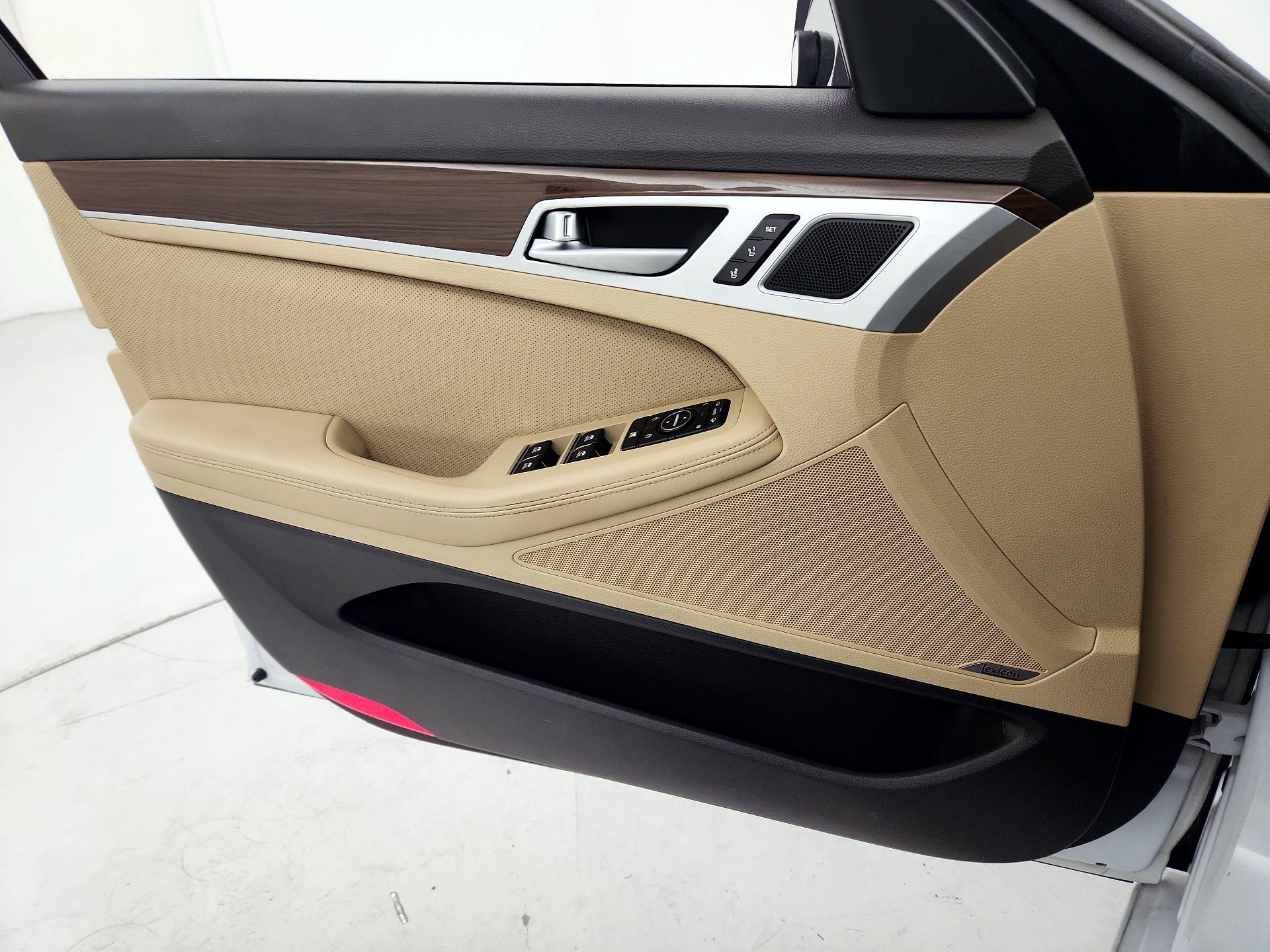 Thumbnail: 2015 Hyundai Genesis - 12