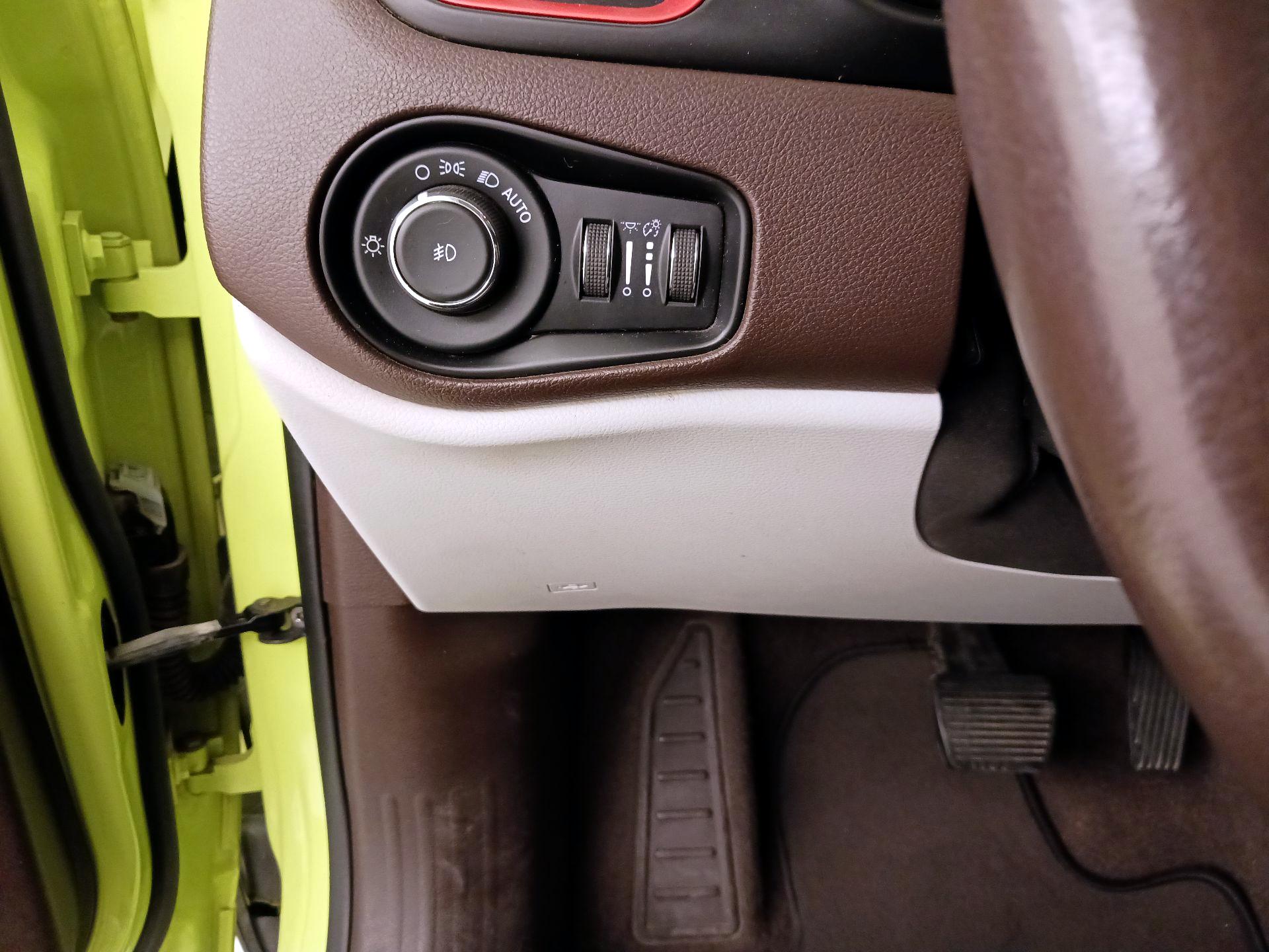 Thumbnail: 2017 Jeep Renegade - 13