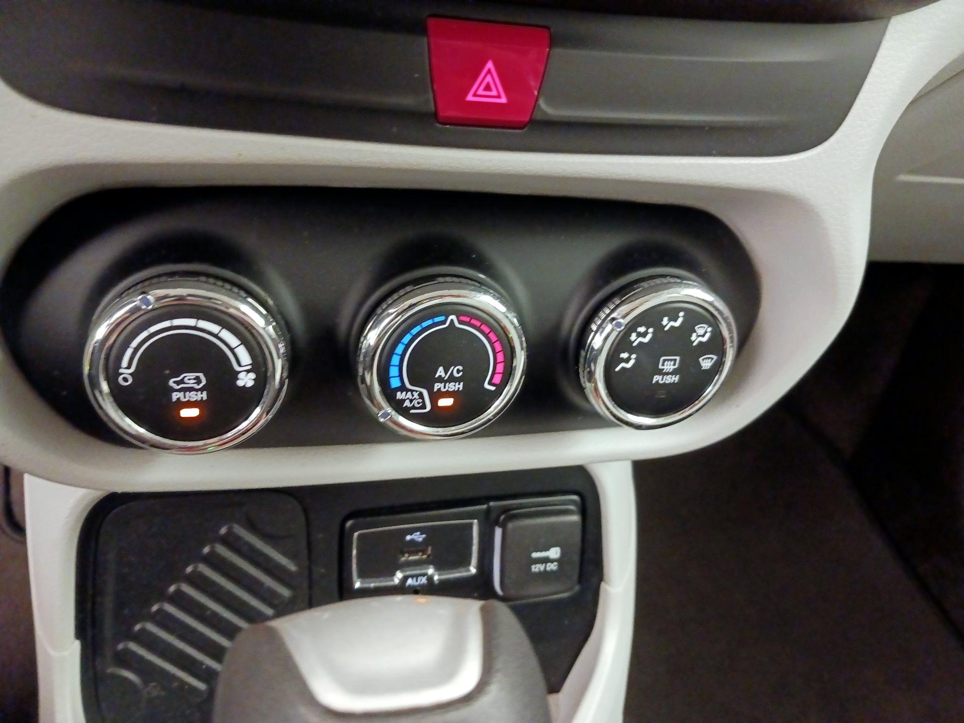 Thumbnail: 2017 Jeep Renegade - 17