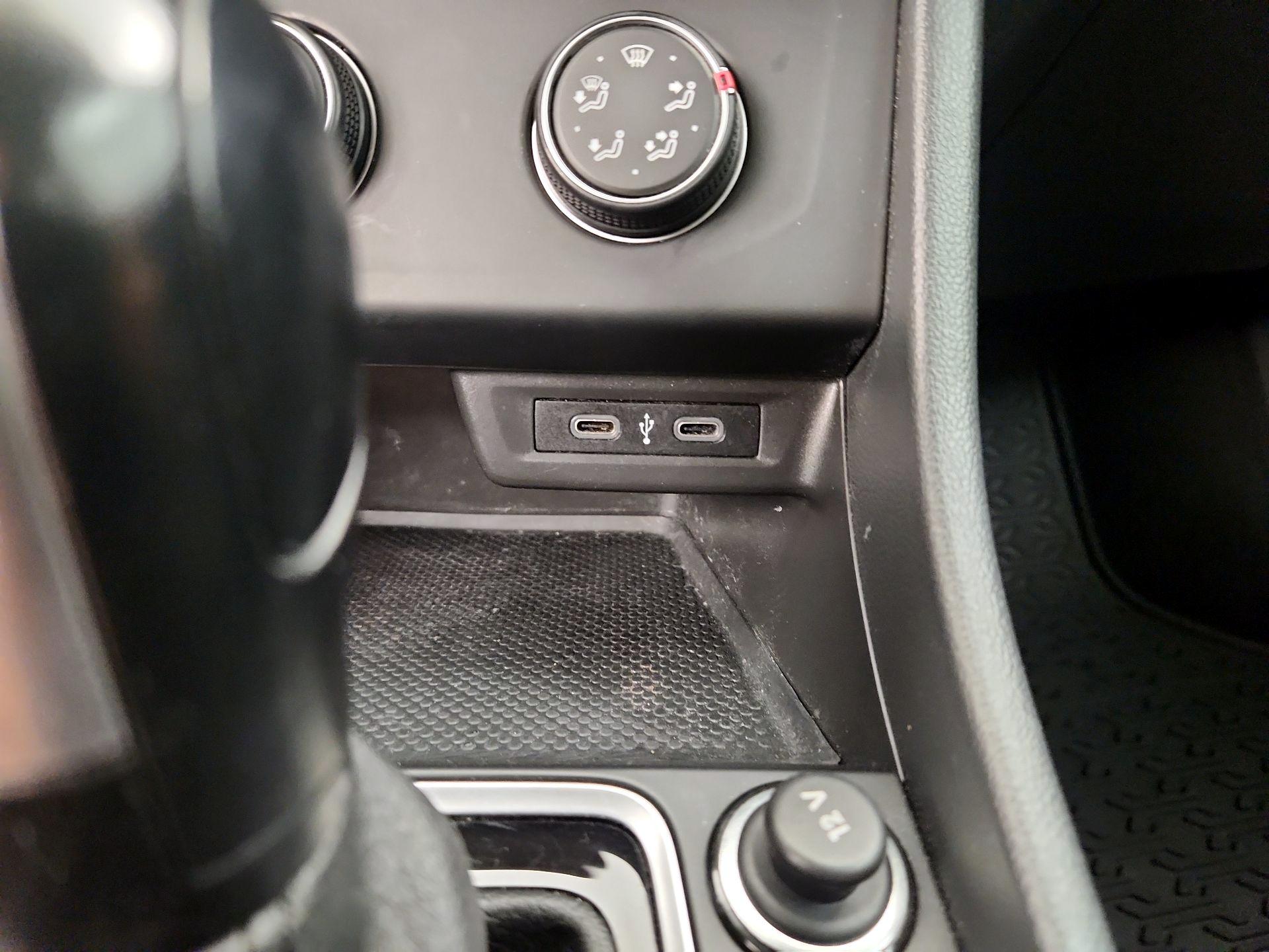 Thumbnail: 2021 Volkswagen Jetta - 18