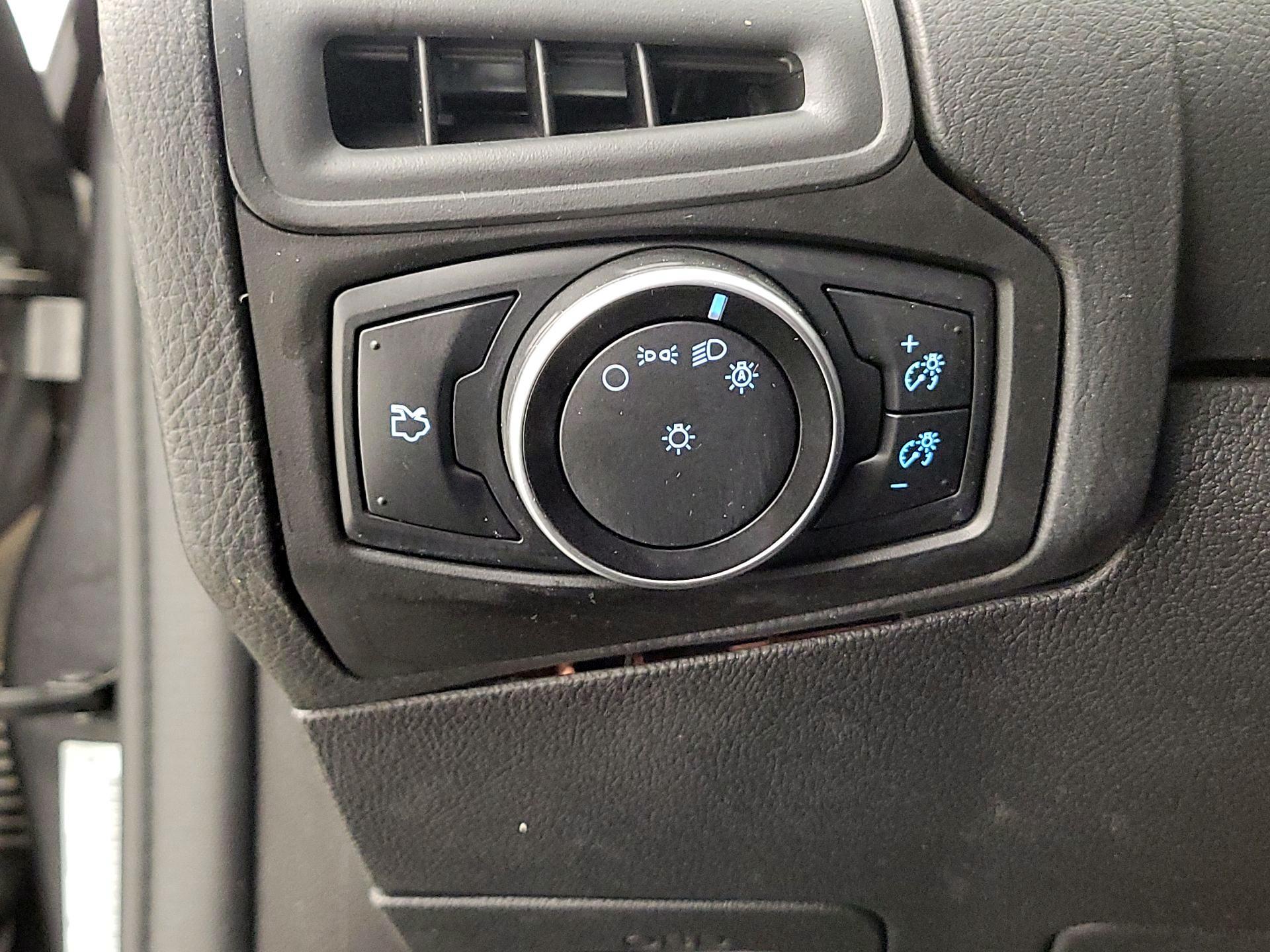 Thumbnail: 2016 Ford Focus - 13