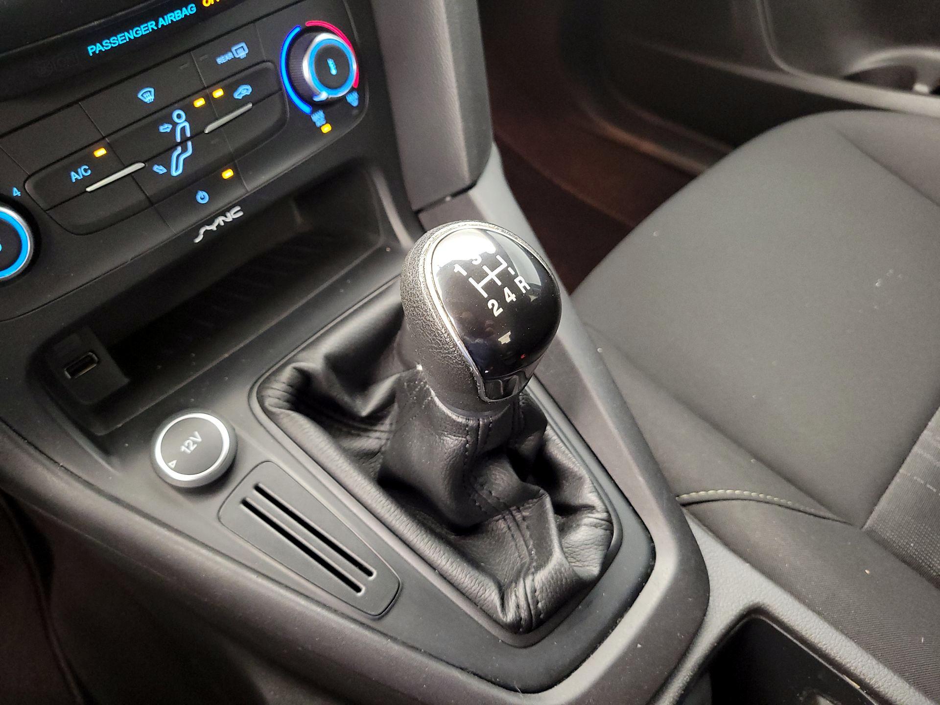 Thumbnail: 2016 Ford Focus - 17