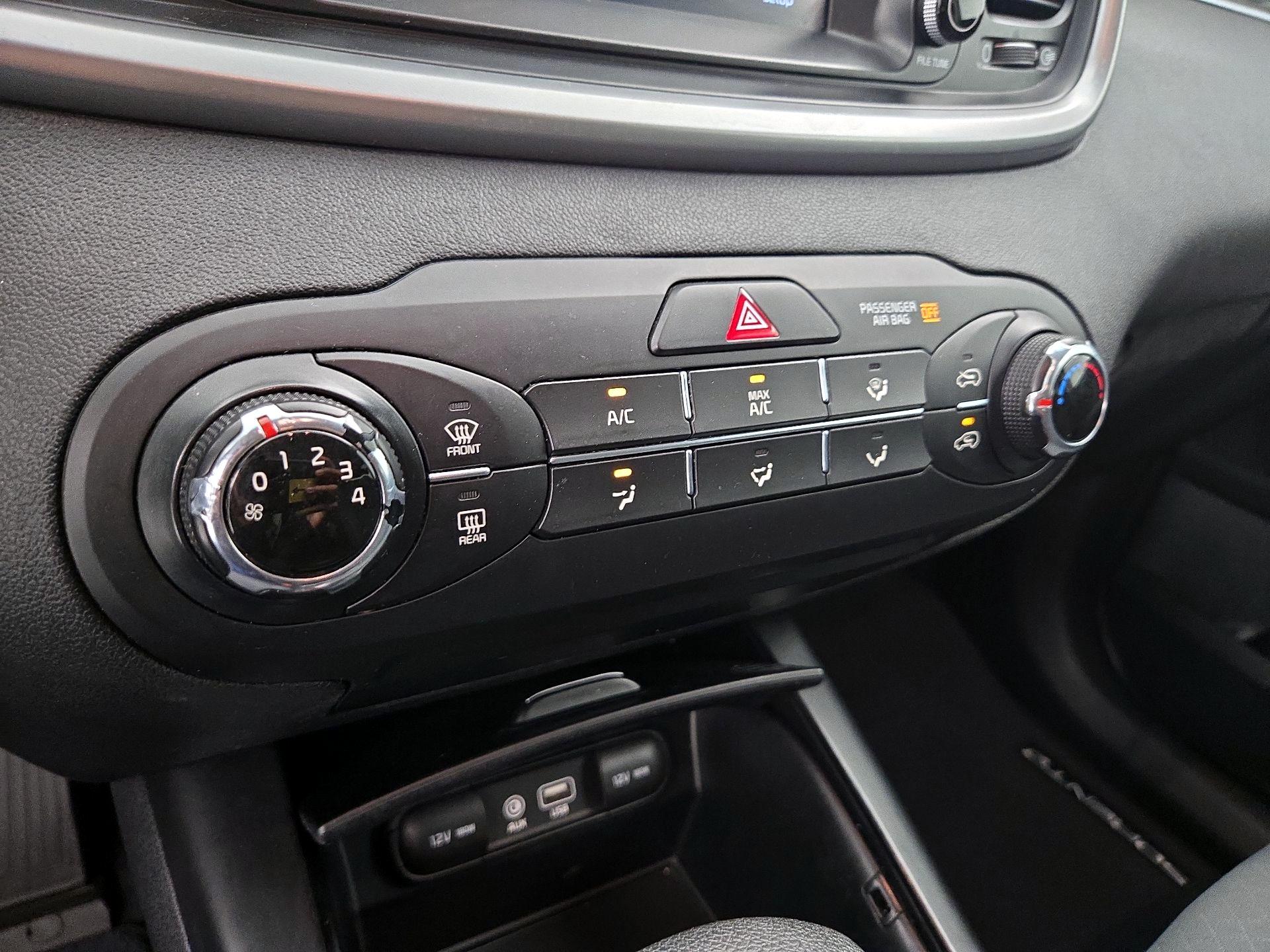 Thumbnail: 2019 Kia Sorento - 16