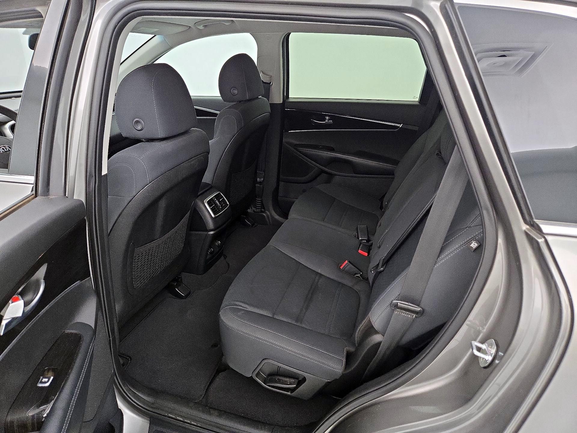 Thumbnail: 2019 Kia Sorento - 19