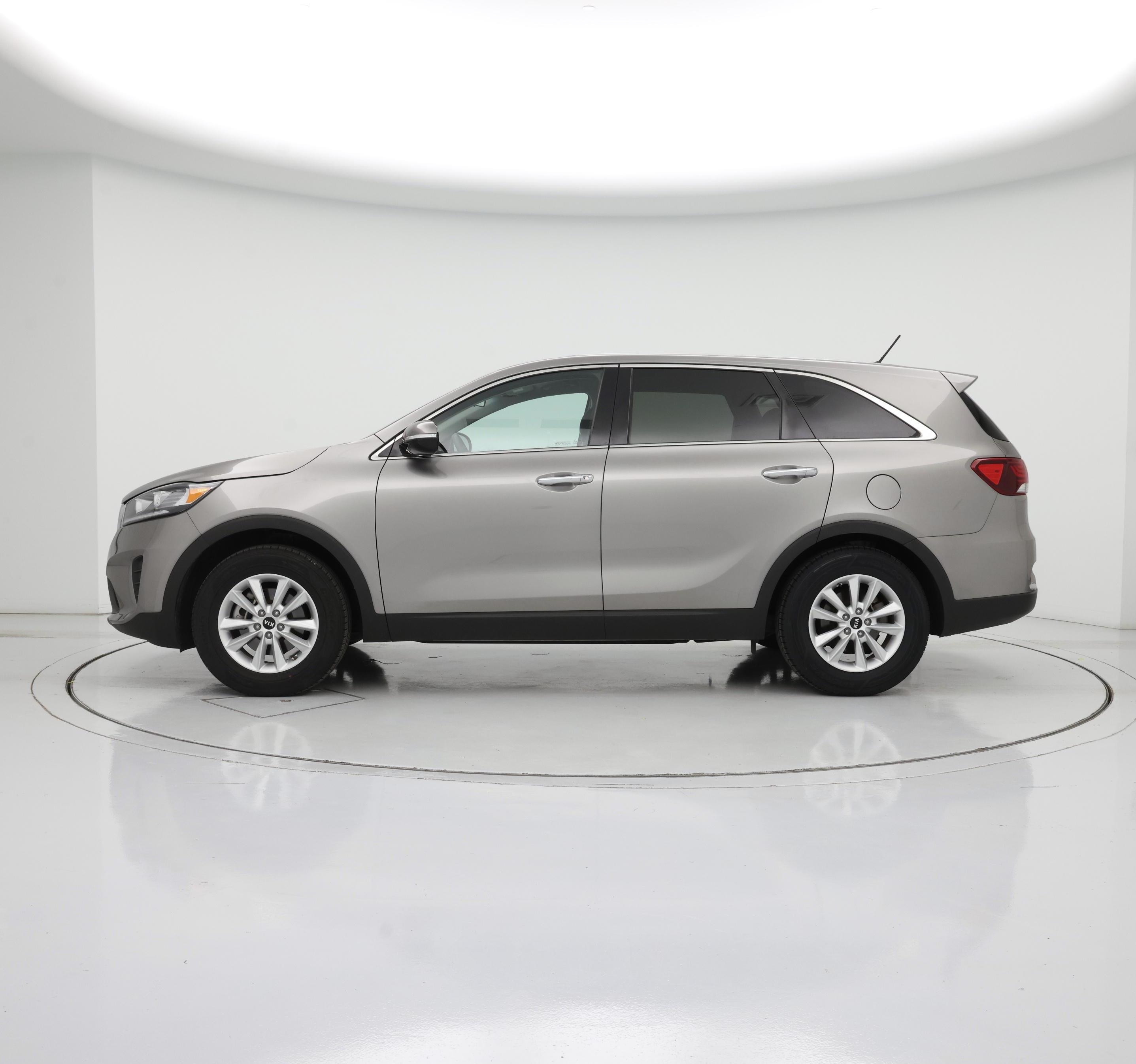 Thumbnail: 2019 Kia Sorento - 3