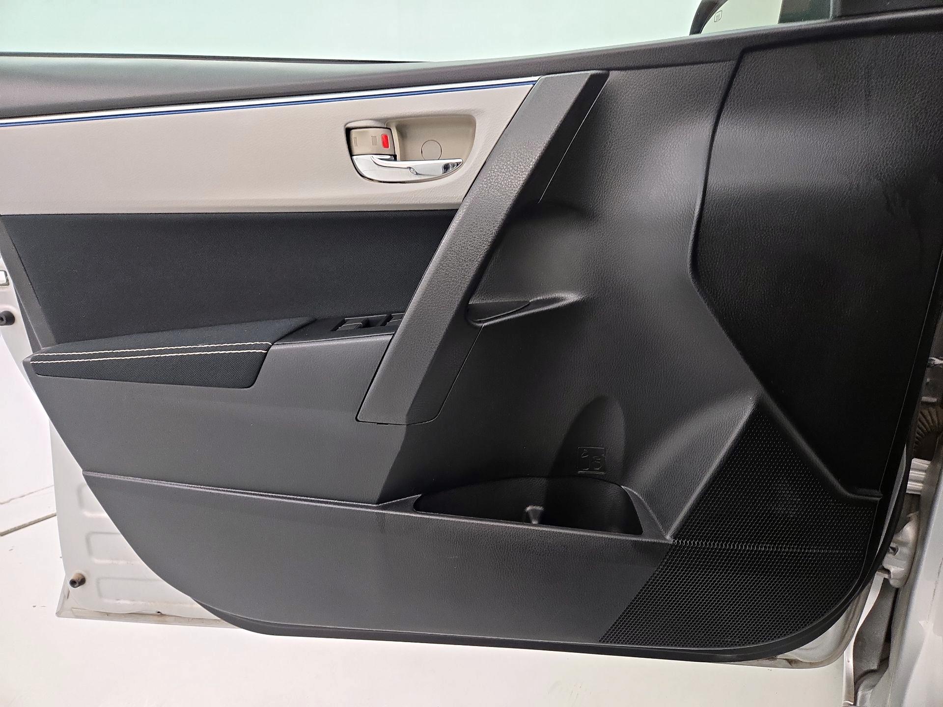 Thumbnail: 2015 Toyota Corolla - 12