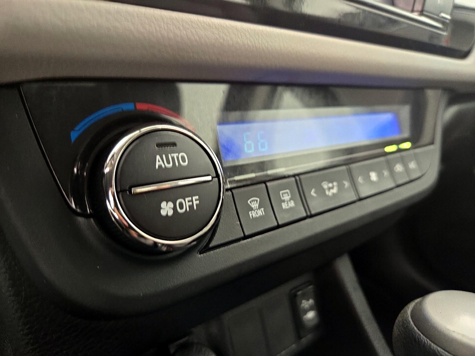 Thumbnail: 2015 Toyota Corolla - 16