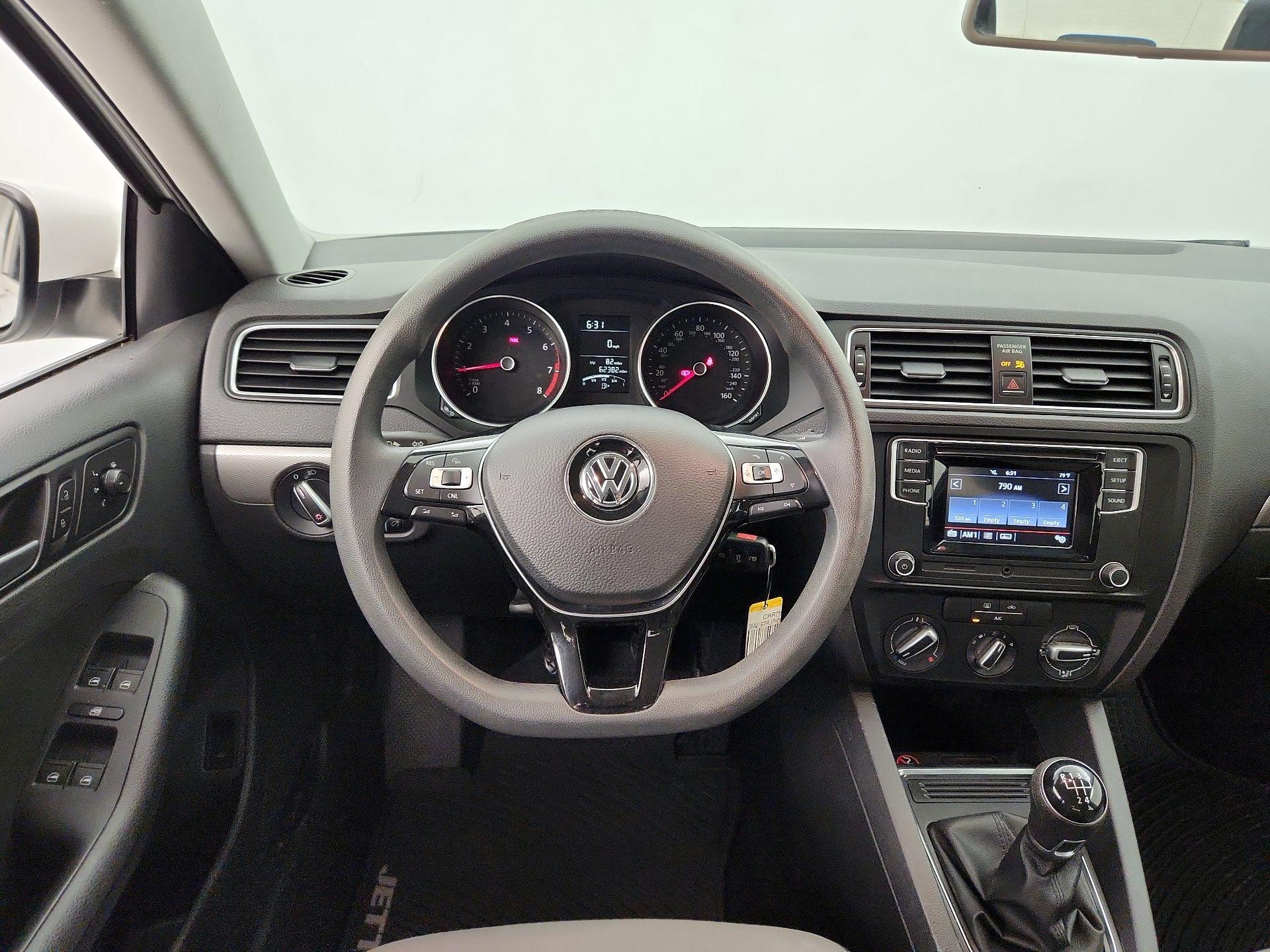 Thumbnail: 2017 Volkswagen Jetta - 10