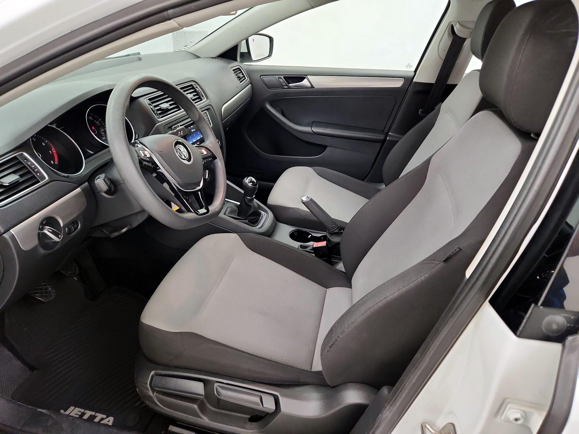 Thumbnail: 2017 Volkswagen Jetta - 11