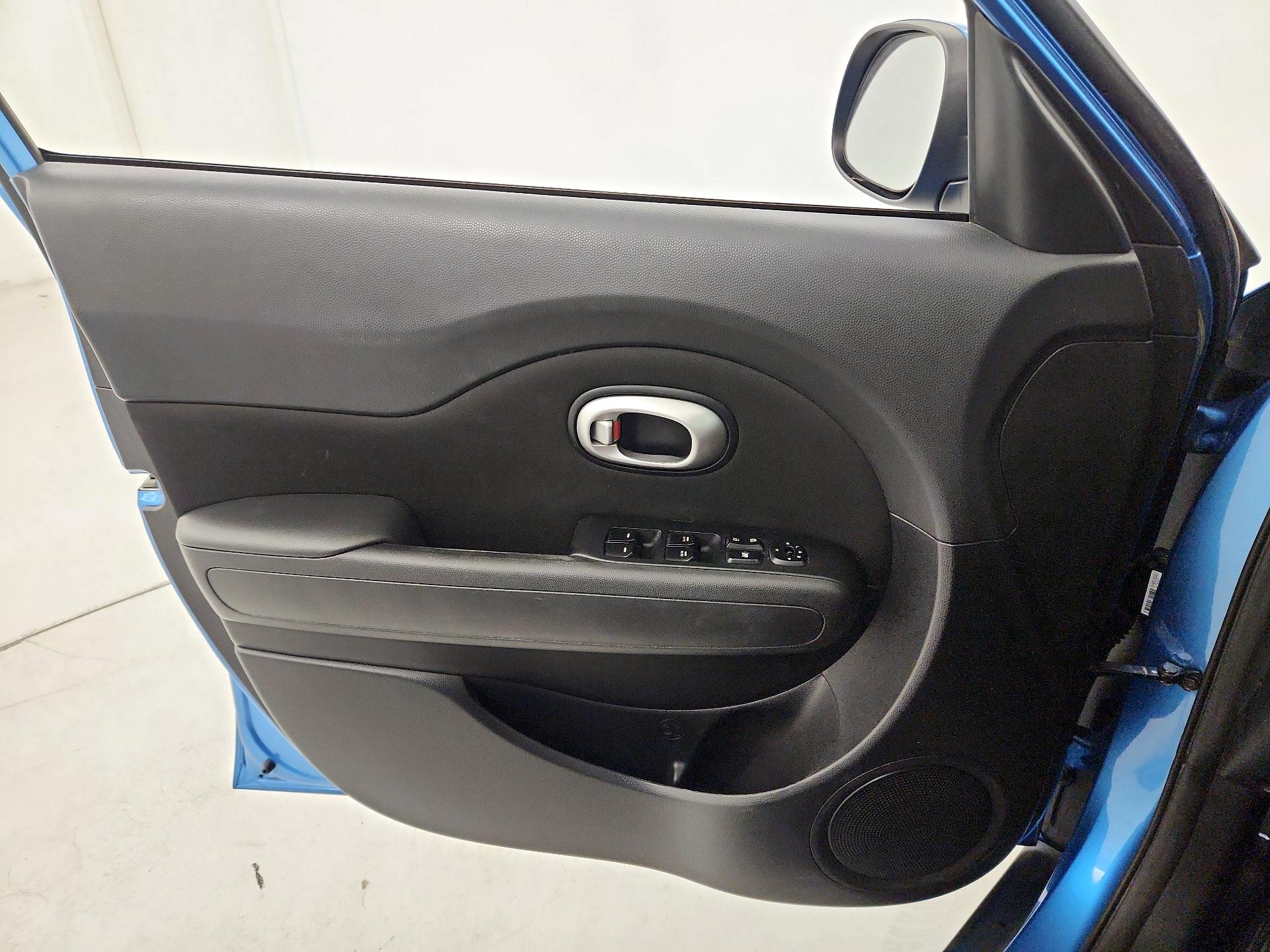 Thumbnail: 2016 Kia Soul - 12