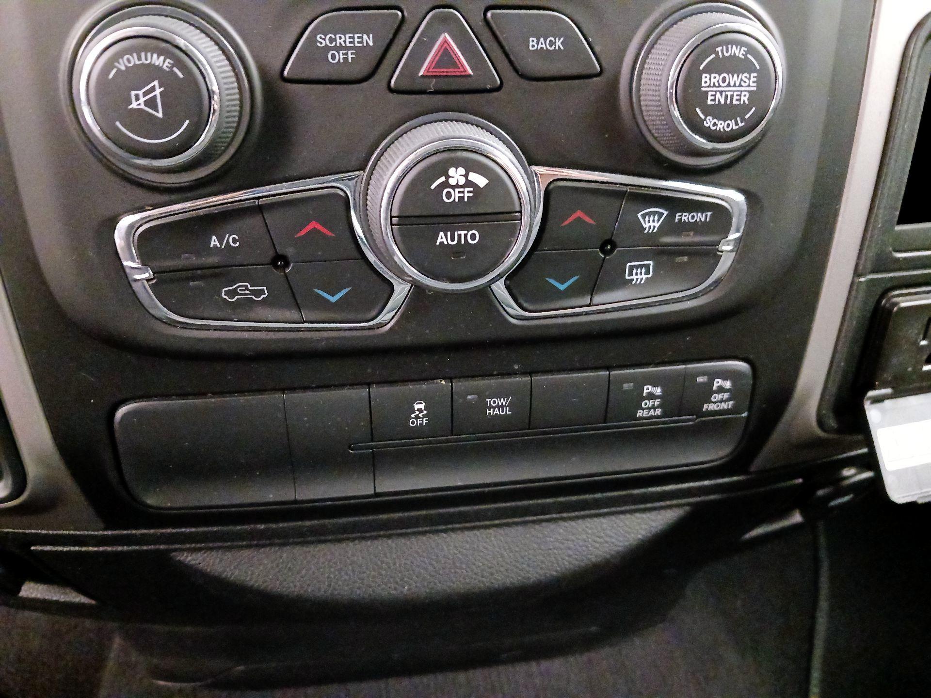 Thumbnail: 2019 RAM 1500 Classic - 17