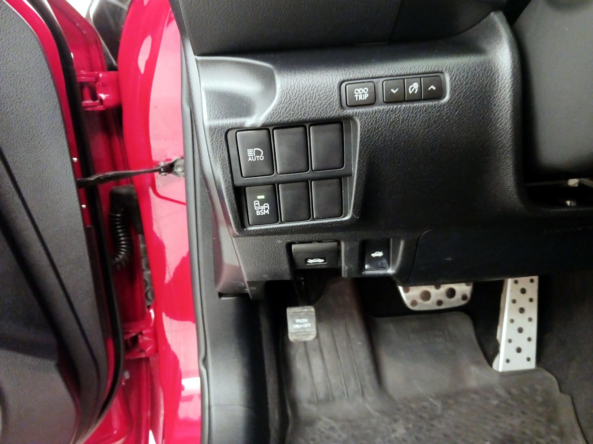 Thumbnail: 2017 Lexus IS - 13