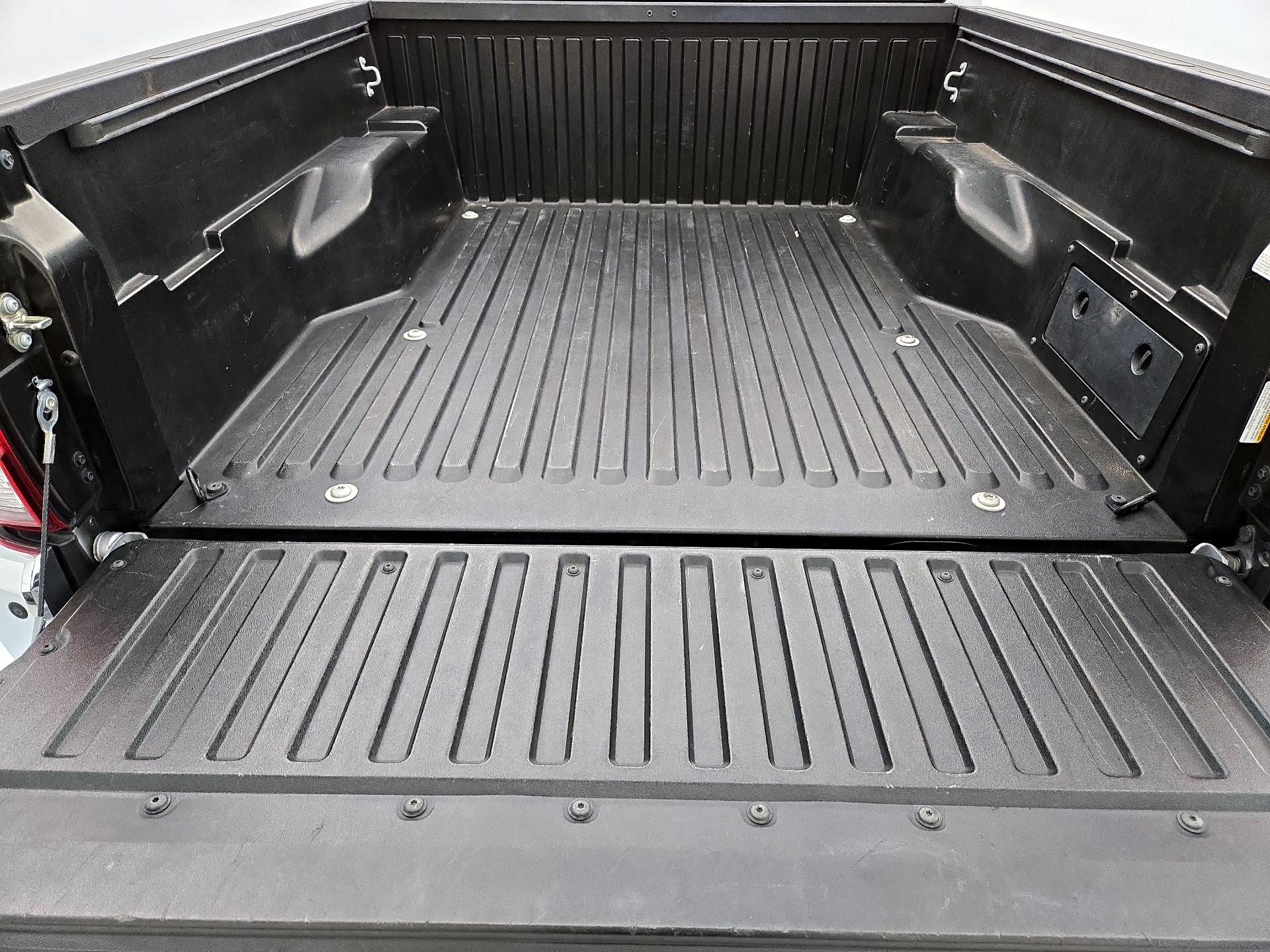 Thumbnail: 2019 Toyota Tacoma - 20