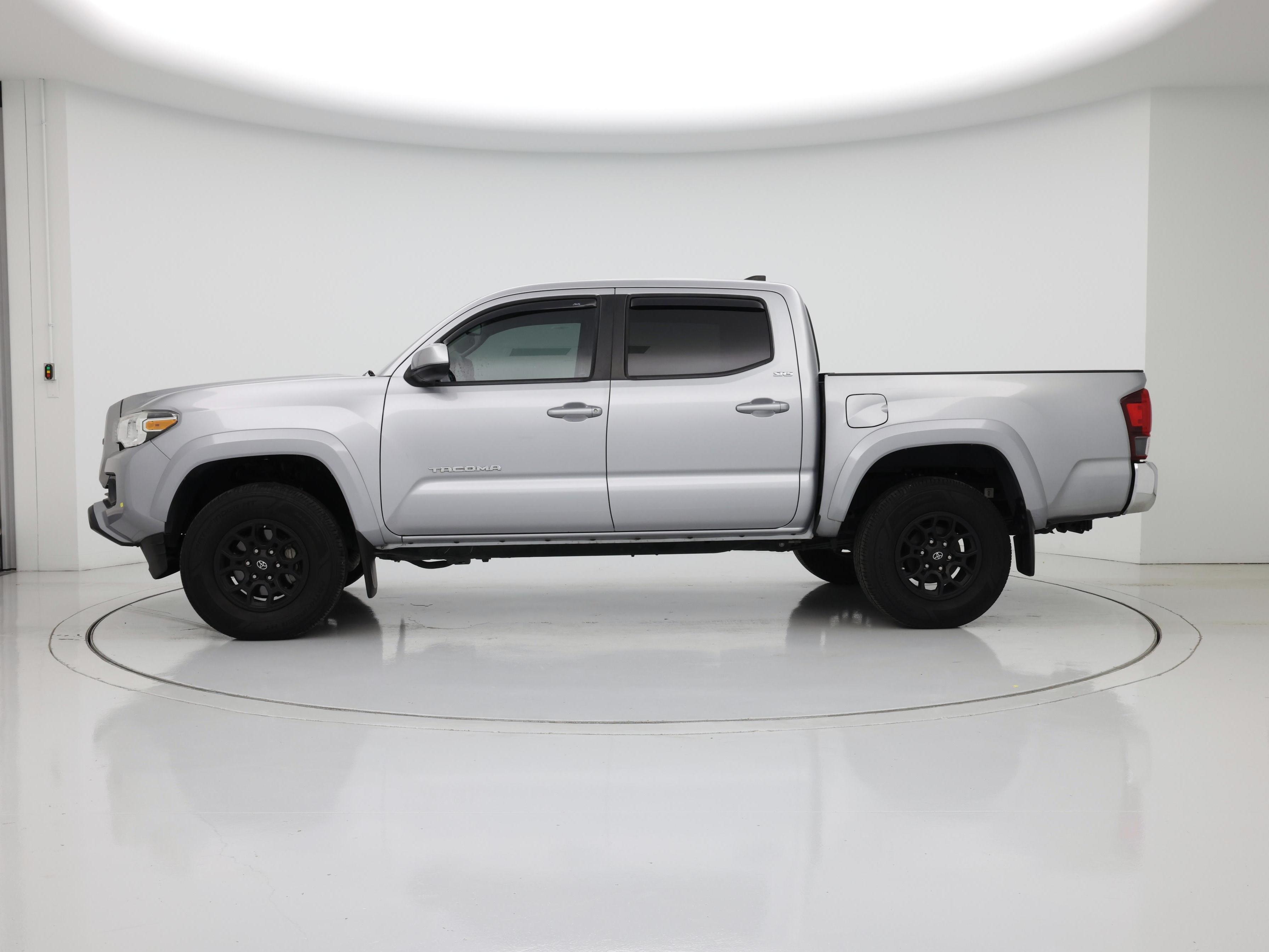 Thumbnail: 2019 Toyota Tacoma - 3