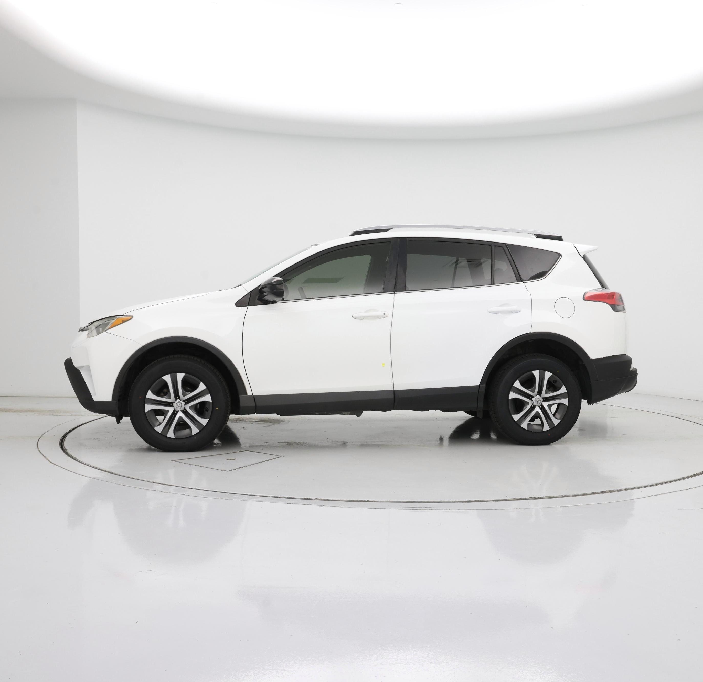 Thumbnail: 2017 Toyota RAV4 - 3