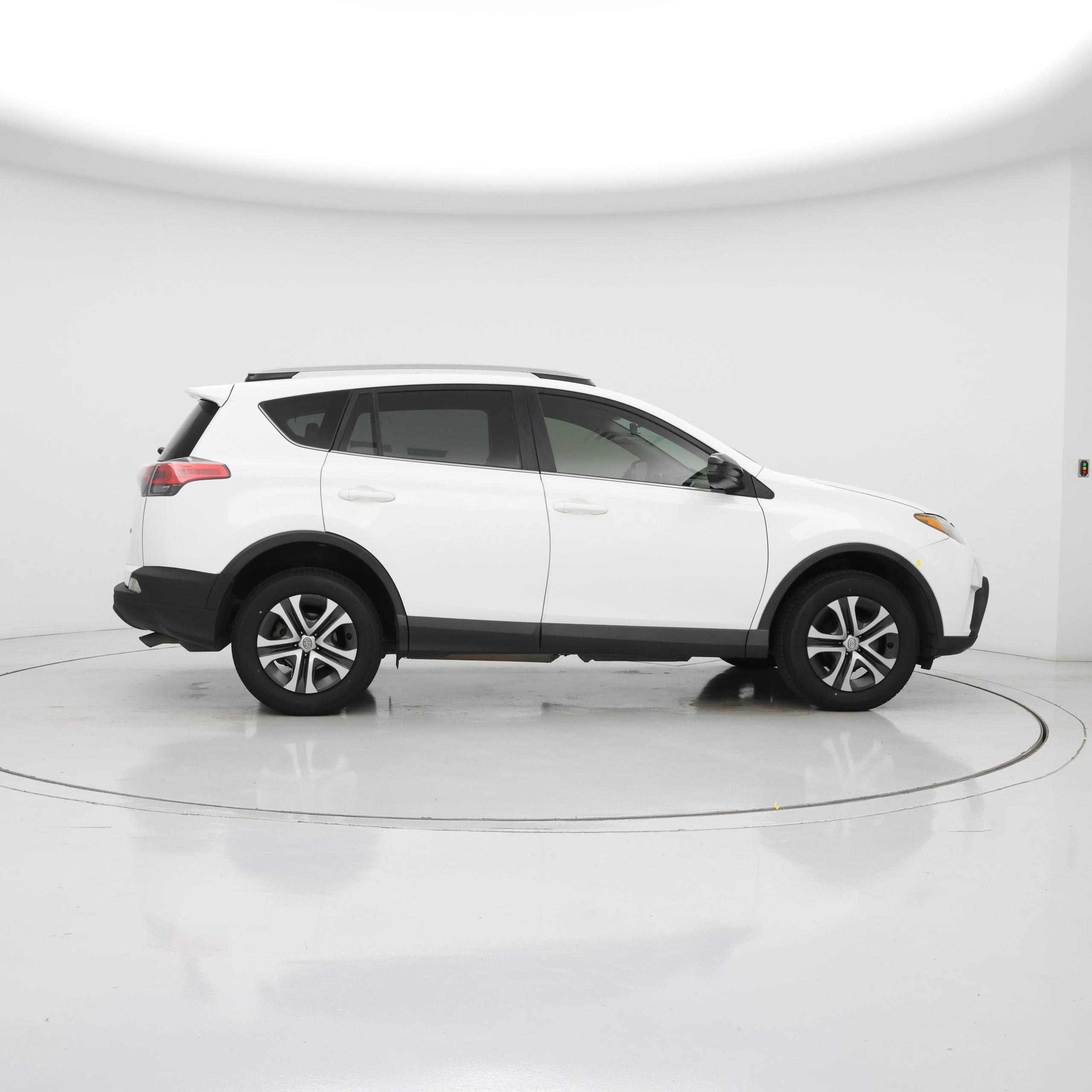 Thumbnail: 2017 Toyota RAV4 - 7